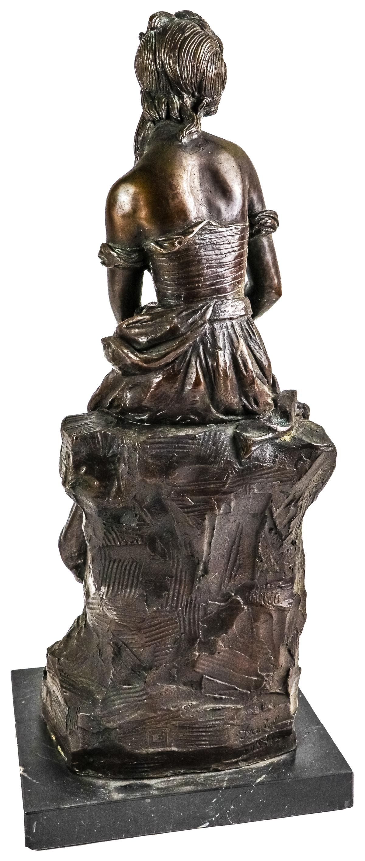 FIGURA EN BRONCE DE LA SEGUNDA MITAD DE SIGLO XX