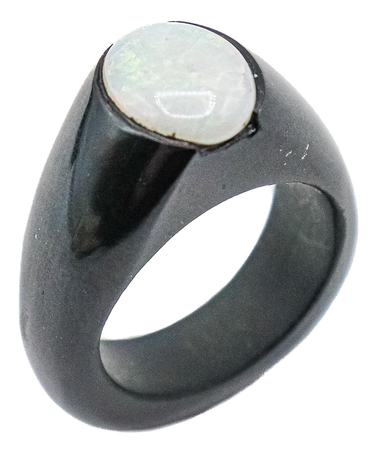 ANILLO DE DISEÑO CON ÓPALO