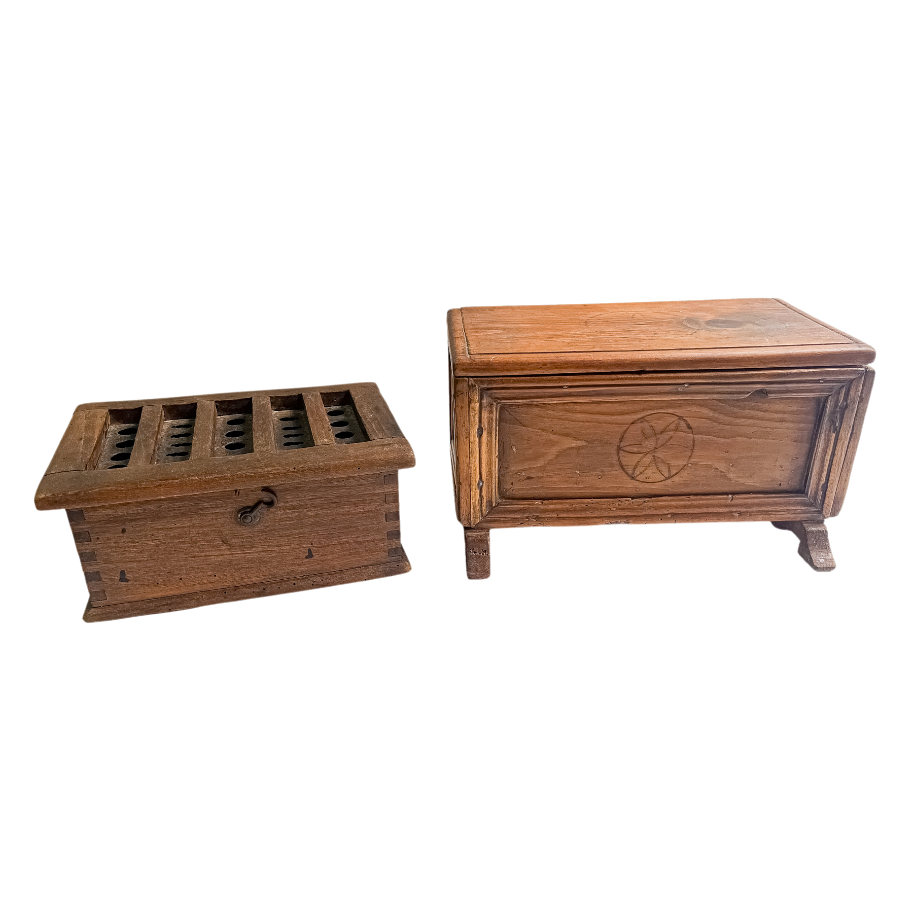 DOS CAJAS RÚSTICAS DEL PRIMER CUARTO DE SIGLO XX