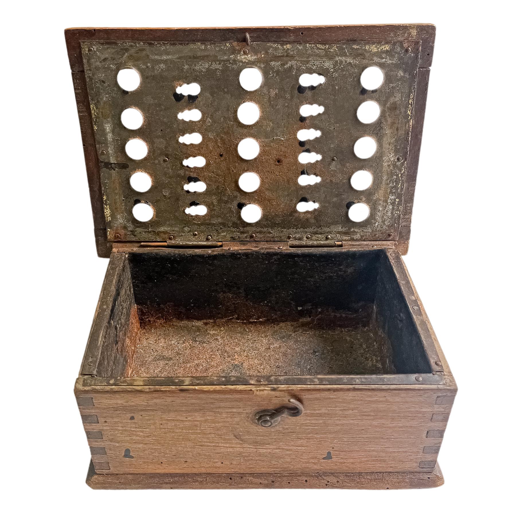 DOS CAJAS RÚSTICAS DEL PRIMER CUARTO DE SIGLO XX