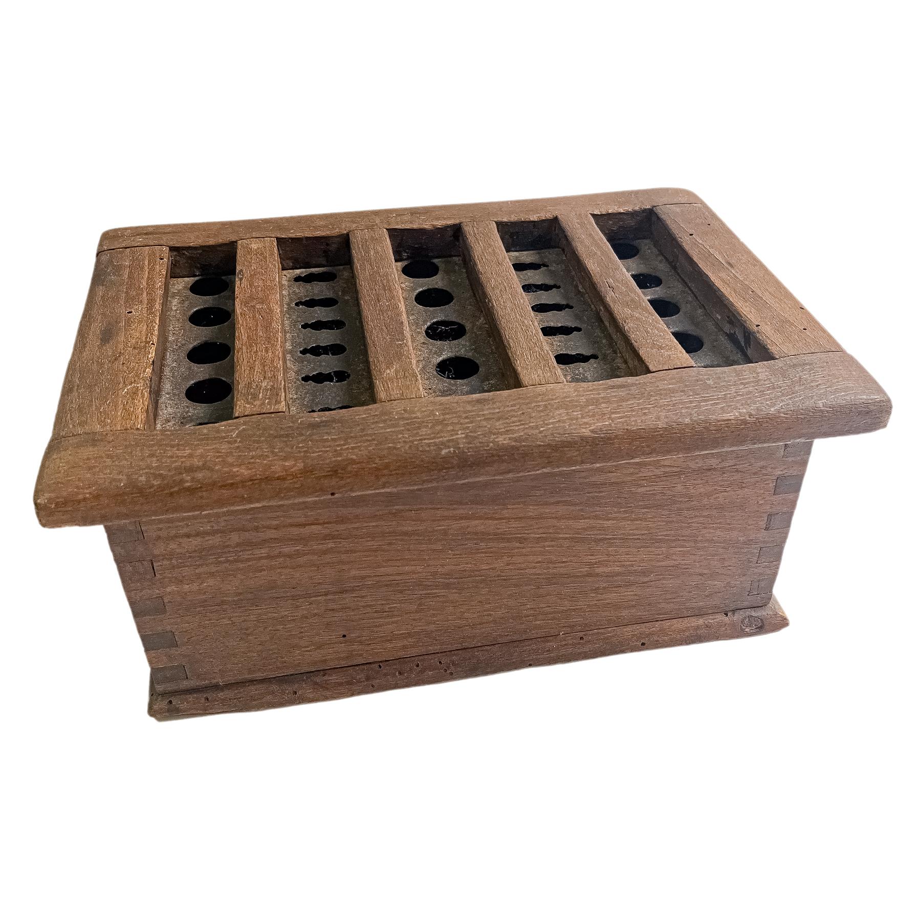 DOS CAJAS RÚSTICAS DEL PRIMER CUARTO DE SIGLO XX
