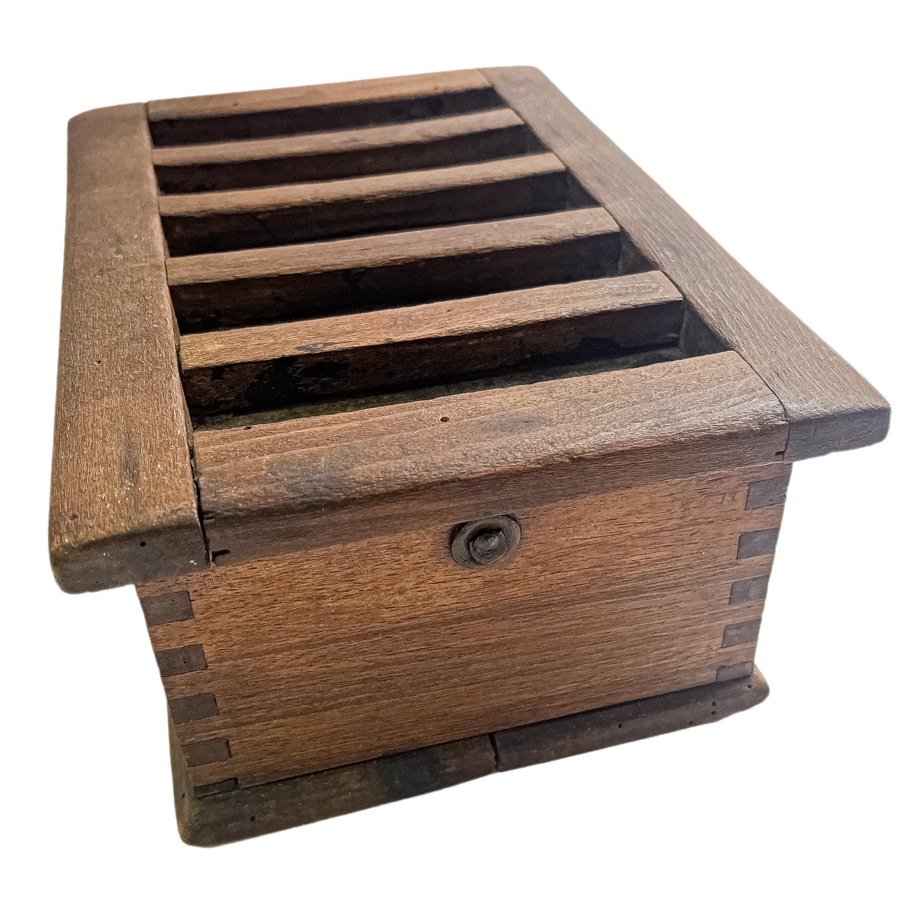 DOS CAJAS RÚSTICAS DEL PRIMER CUARTO DE SIGLO XX