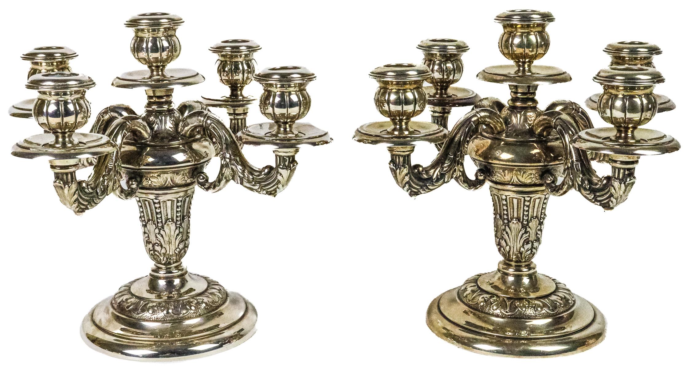 PAREJA DE CANDELABROS EN PLATA DE MEDIADOS DEL SIGLO XX