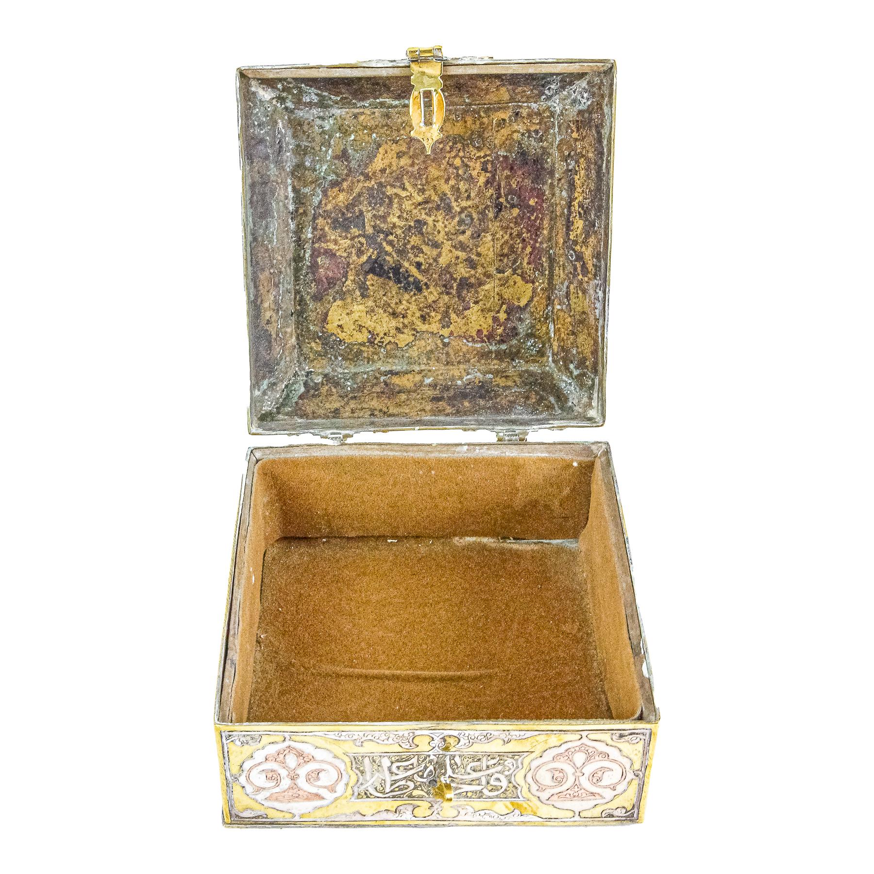 CAJA ORIENTAL DE LA PRIMERA MITAD DEL S.XX