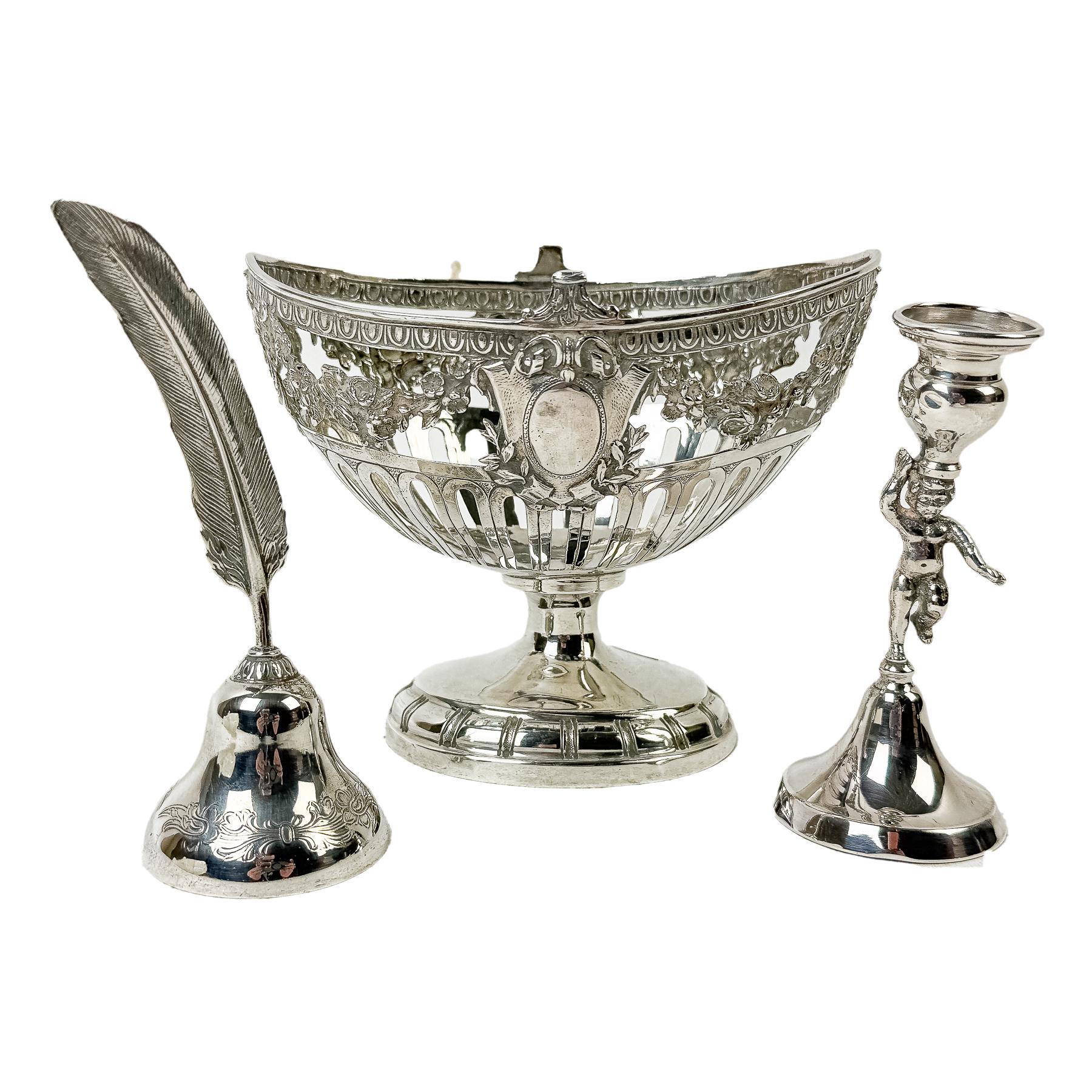 CAMPANITA, CANDELERO Y CENTRITO EN PLATA ÚLTIMO CUARTO S.XX