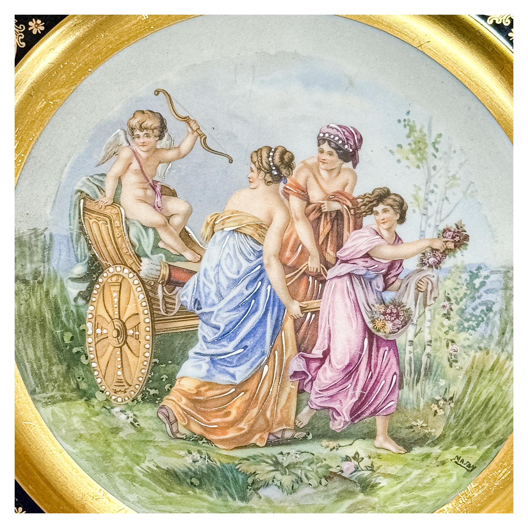 TRES PLATOS DE PORCELANA DE MEDIADOS DEL SIGLO XX