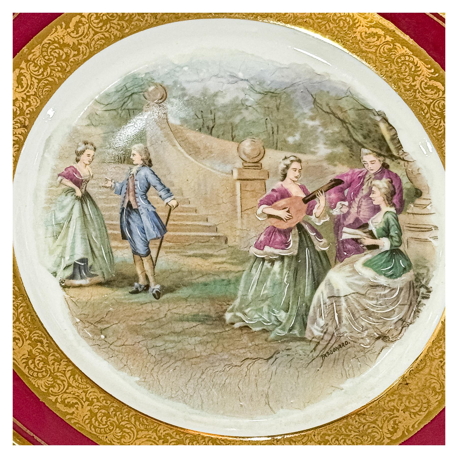 TRES PLATOS DE PORCELANA DE MEDIADOS DEL SIGLO XX