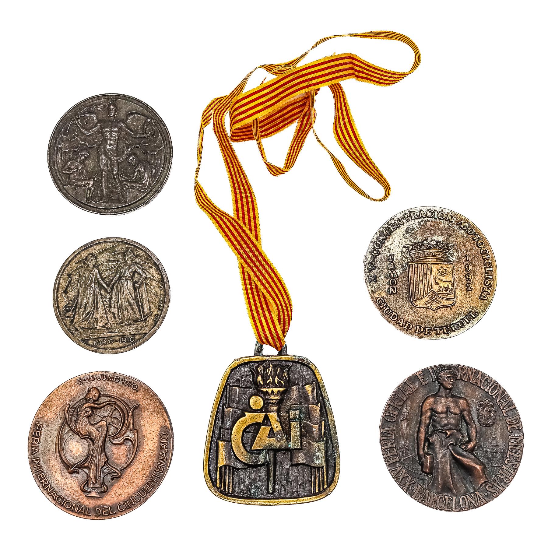 SEIS MEDALLAS CONMEMORATIVAS