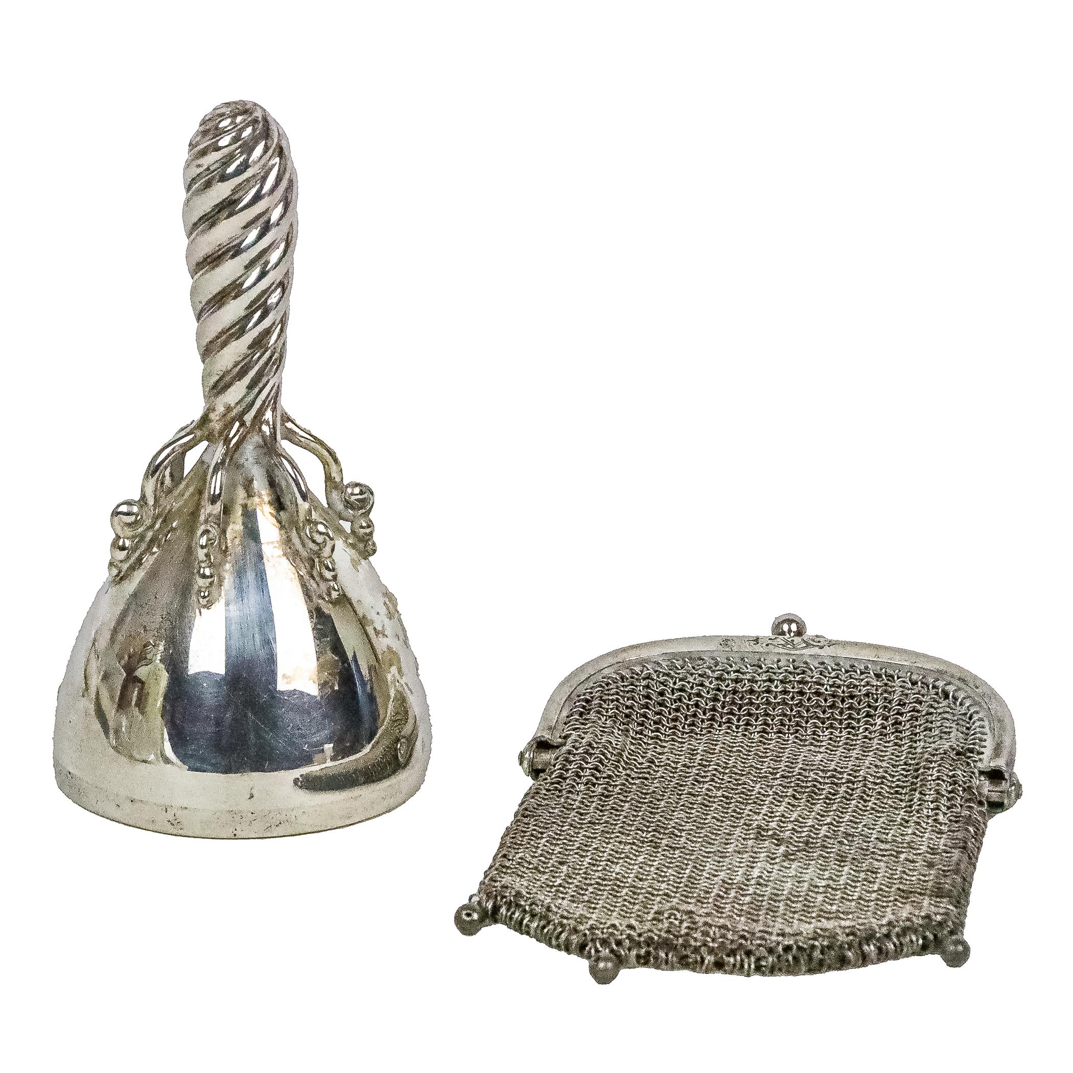 CAMPANA Y BOLSO DE MALA DE PLATA