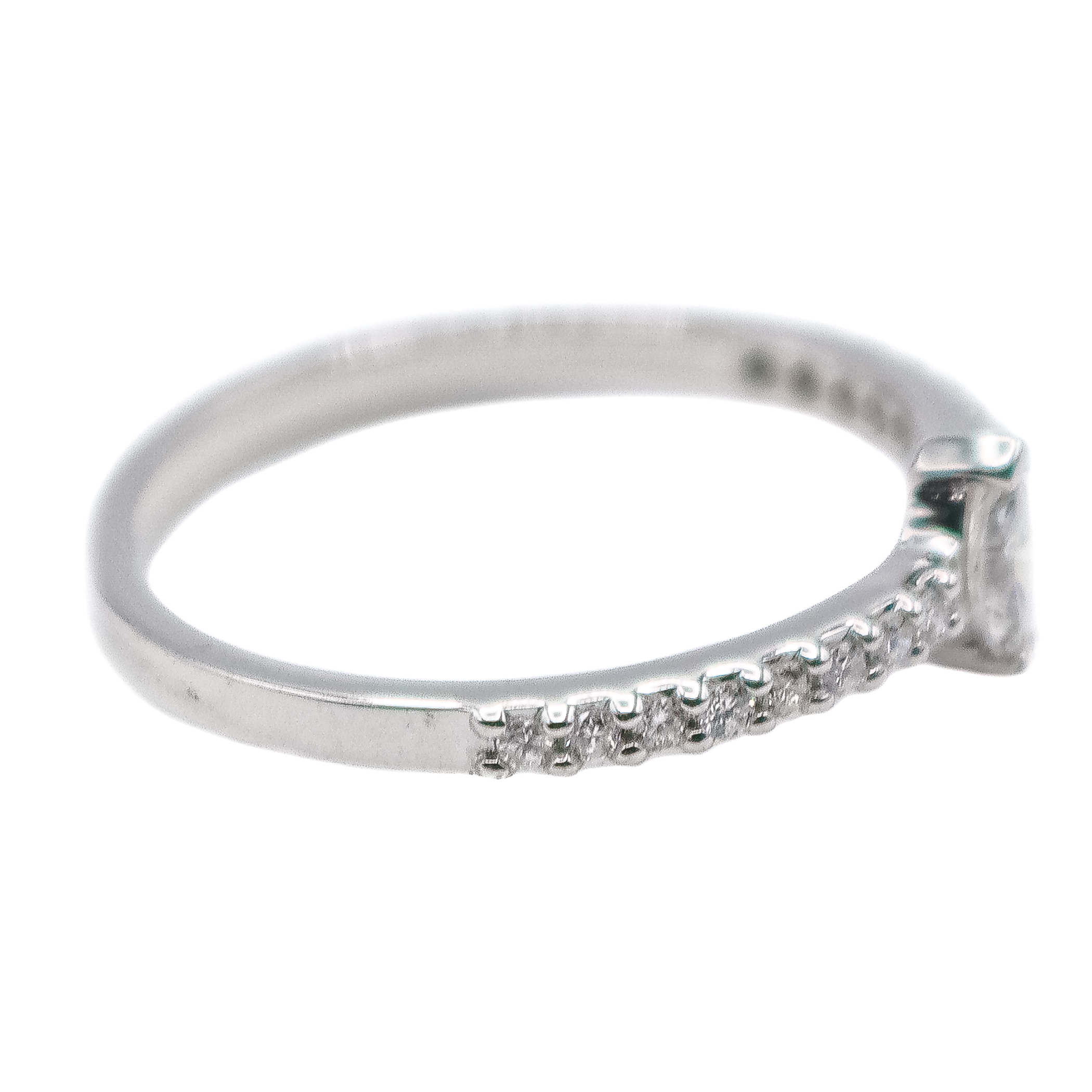 ANILLO SOLITARIO CON DIAMANTE MARQUISE