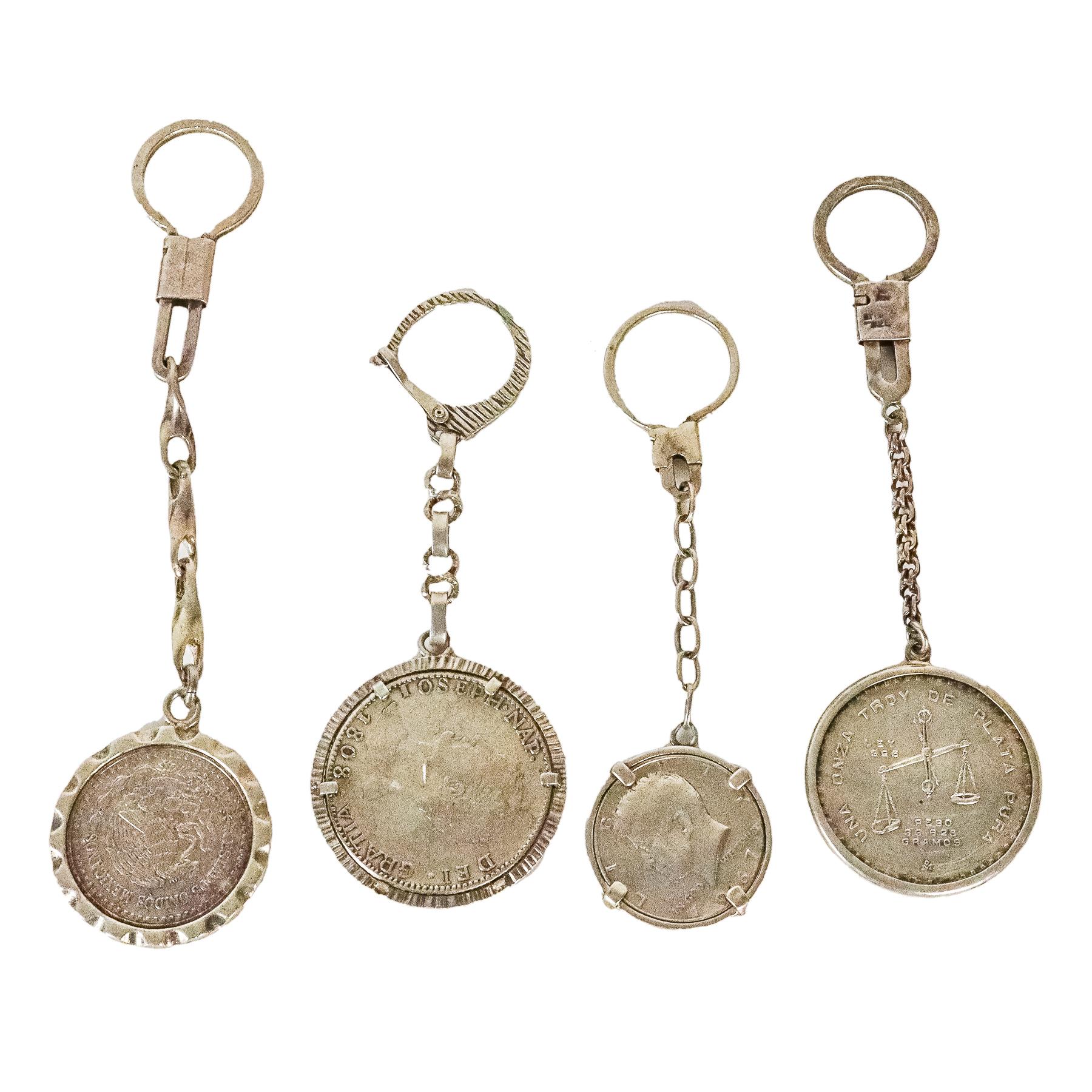 CUATRO LLAVEROS DE PLATA