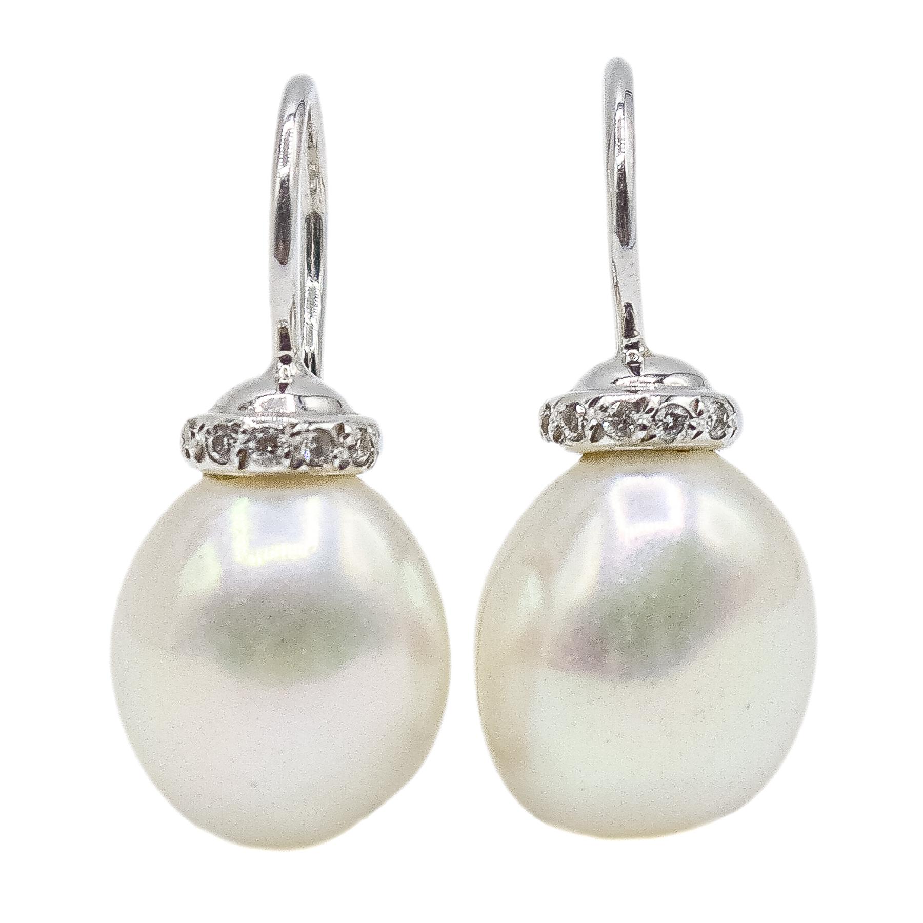 PENDIENTES CON PERLAS Y BRILLANTES