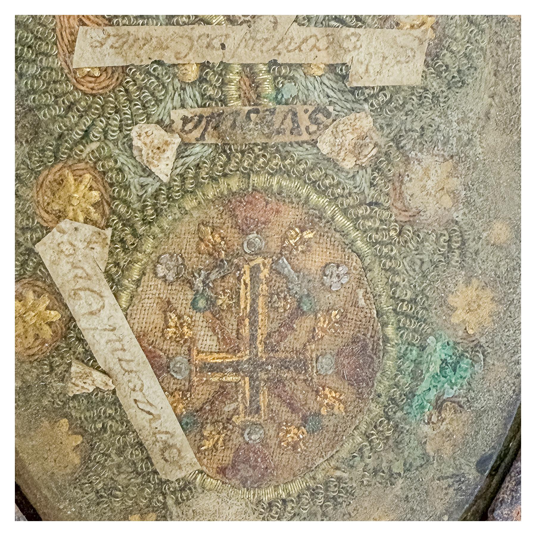 RELICARIO DE HIERRO FORJADO DEL SIGLO XVIII