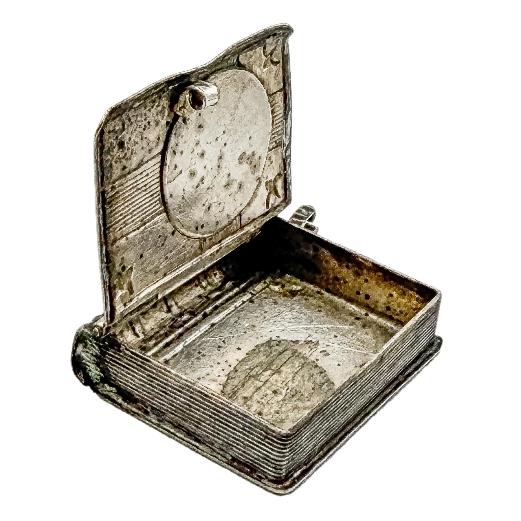 CRUCIFIJO Y CAJITA ROSARIO EN PLATA Y METAL