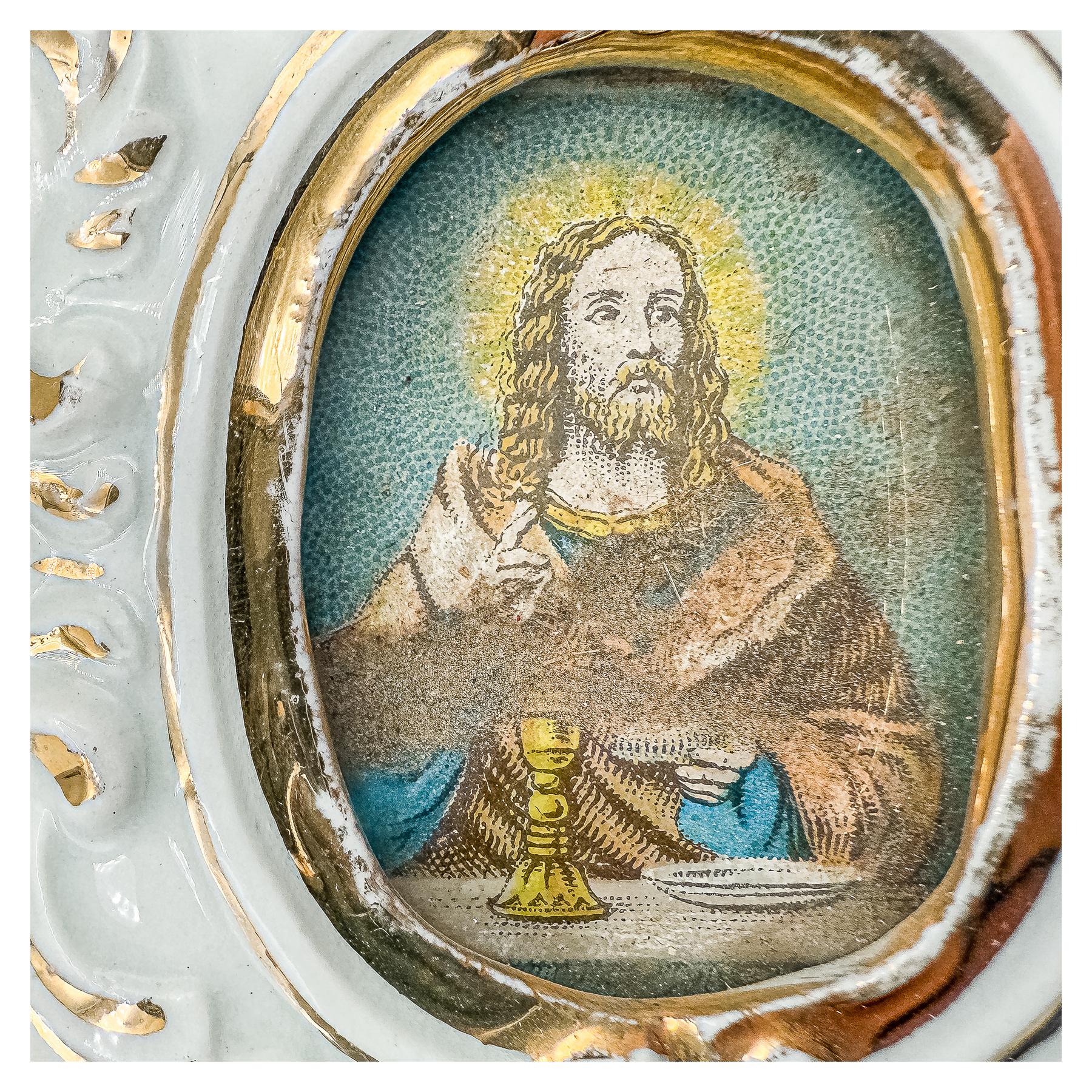 CINCO BENDITERAS DE PORCELANA Y BISCUIT DEL SIGLO XIX