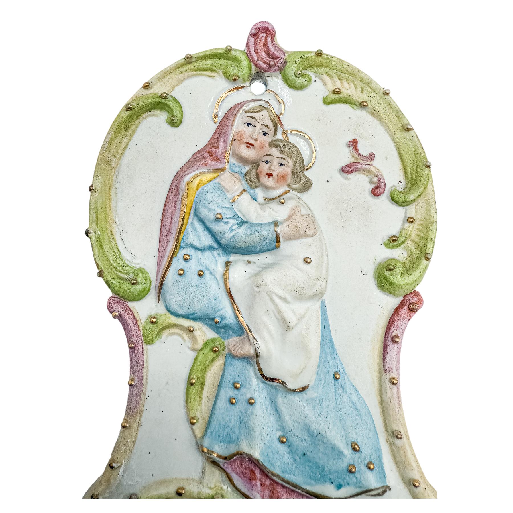 CINCO BENDITERAS DE PORCELANA Y BISCUIT DEL SIGLO XIX