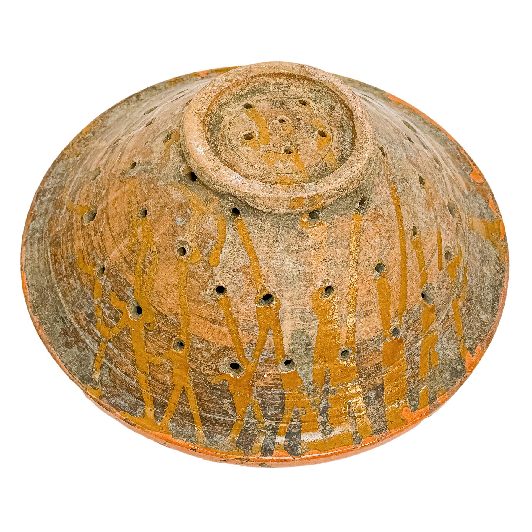 PLATO Y ESCURRIDERA DE CERÁMICA DEL PRIMER TERCIO S. XX