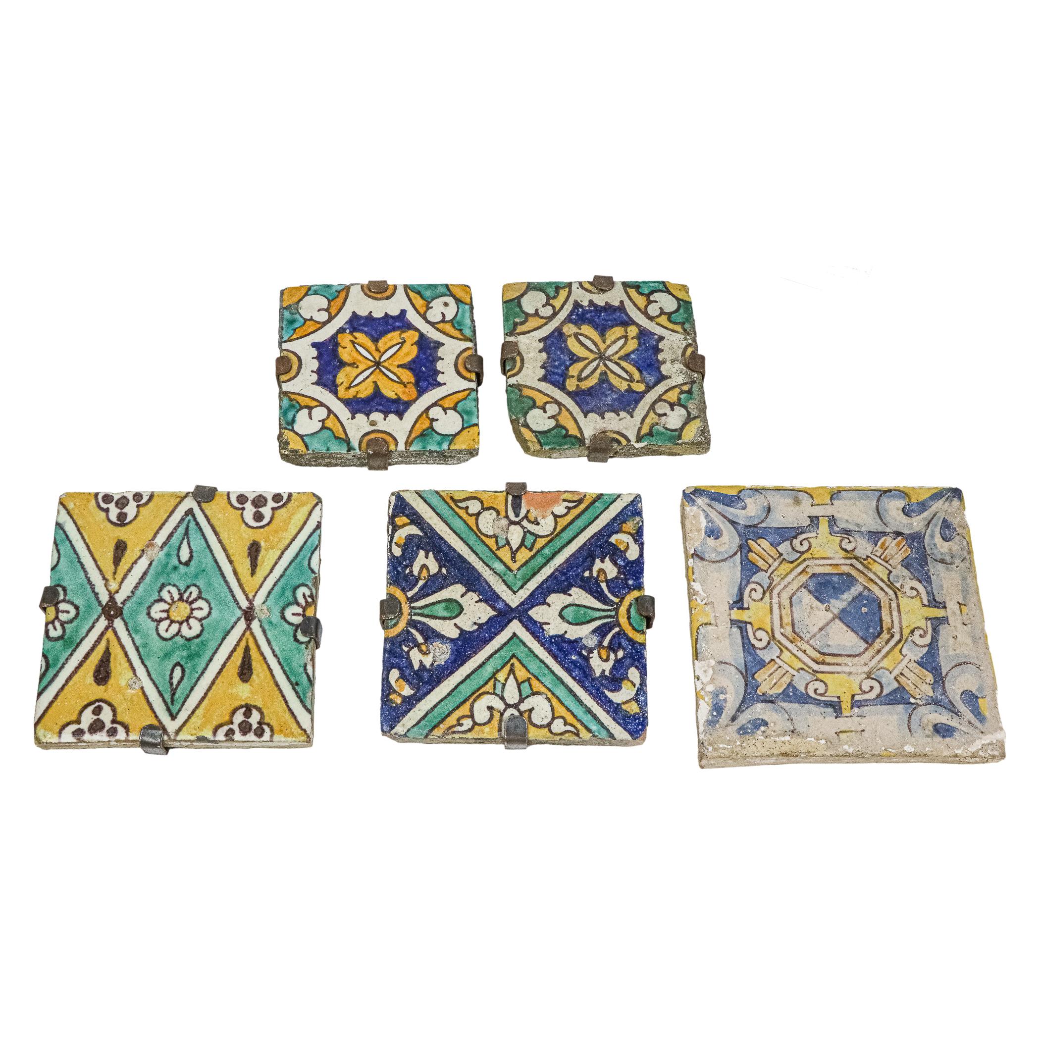 SEIS BALDOSAS POLICROMADAS DE LOS S. XVIII-XIX