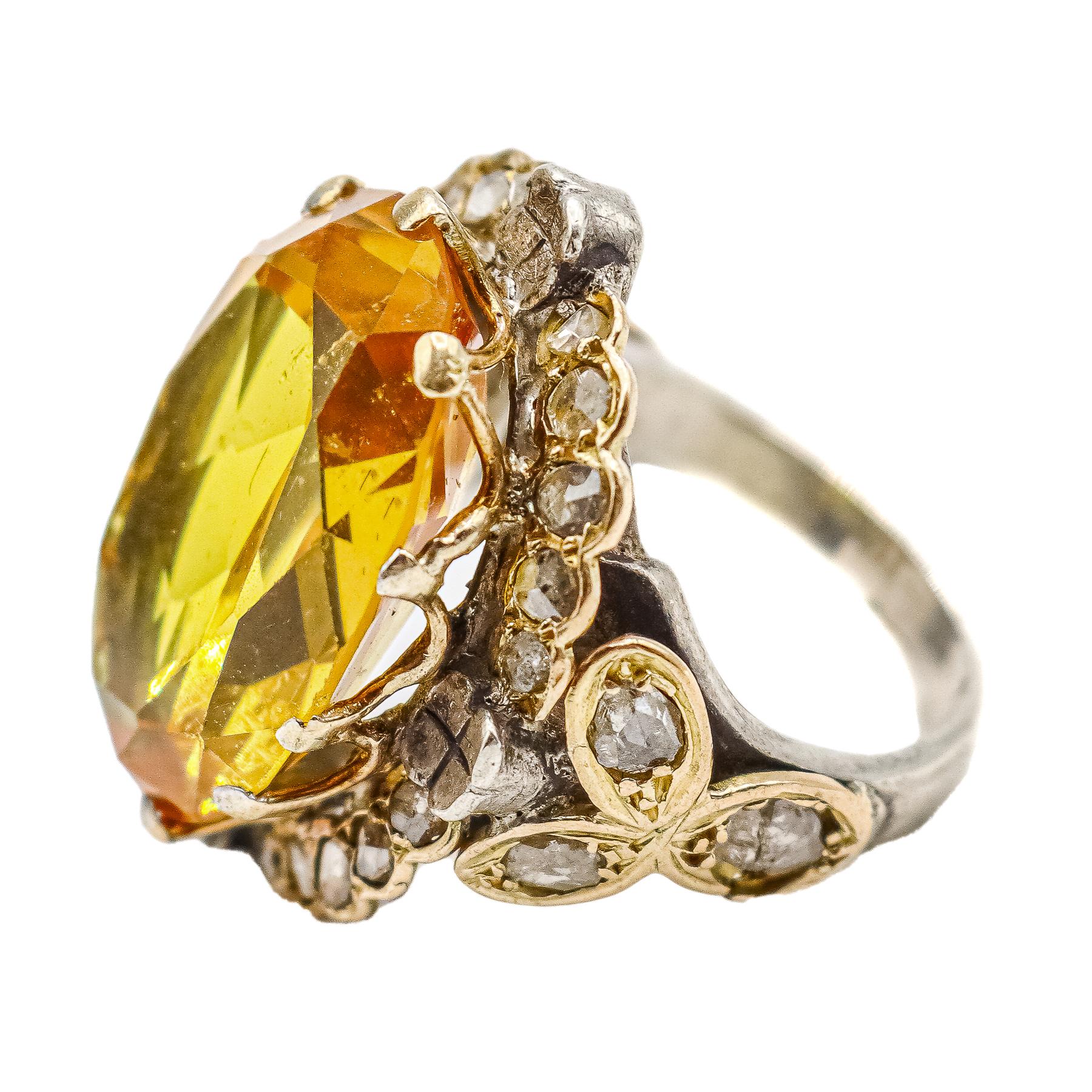 ANILLO CON ZAFIRO AMARILLO Y DIAMANTES