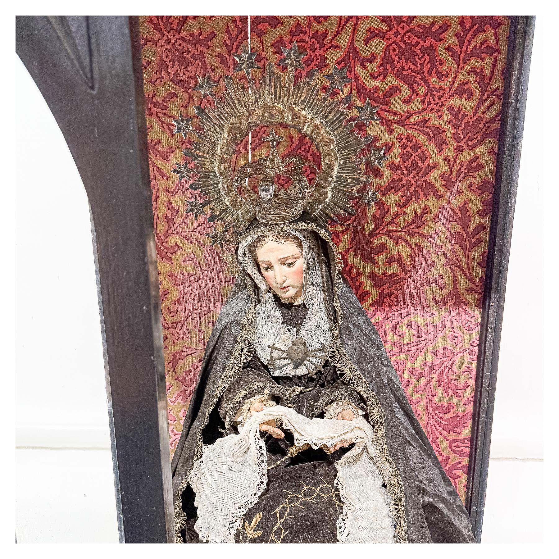 VIRGEN DOLOROSA CON URNA S.XIX