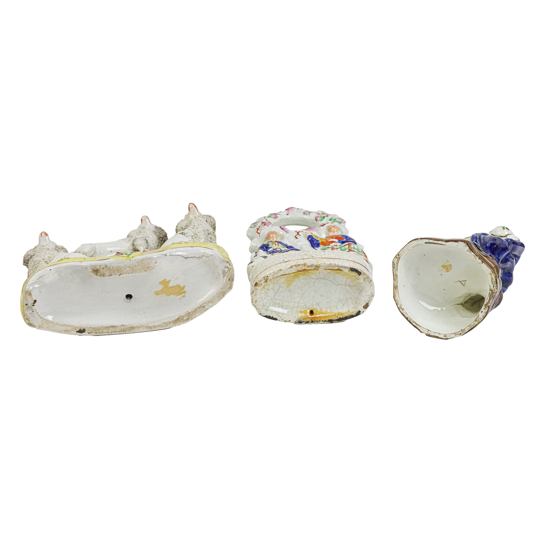 TRES FIGURAS DE LOZA STAFFORDSHIRE DE MEDIADOS S. XX