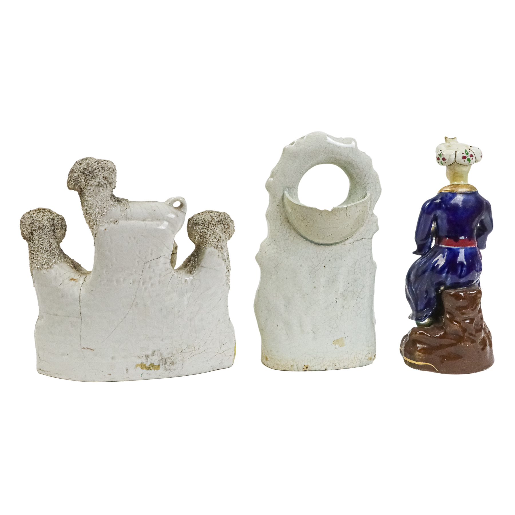 TRES FIGURAS DE LOZA STAFFORDSHIRE DE MEDIADOS S. XX