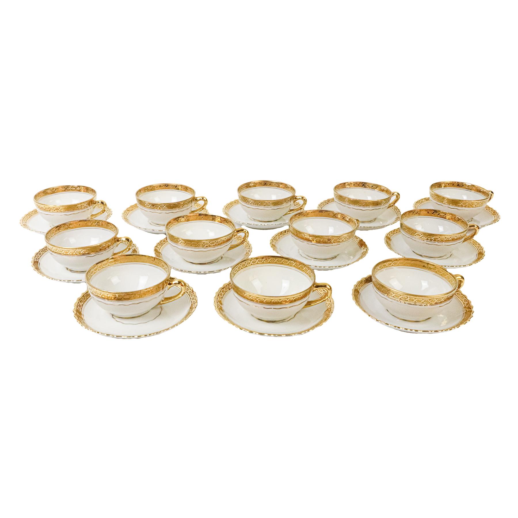 JUEGO DE CAFÉ DE PORCELANA DE MEDIADOS DE SIGLO XX