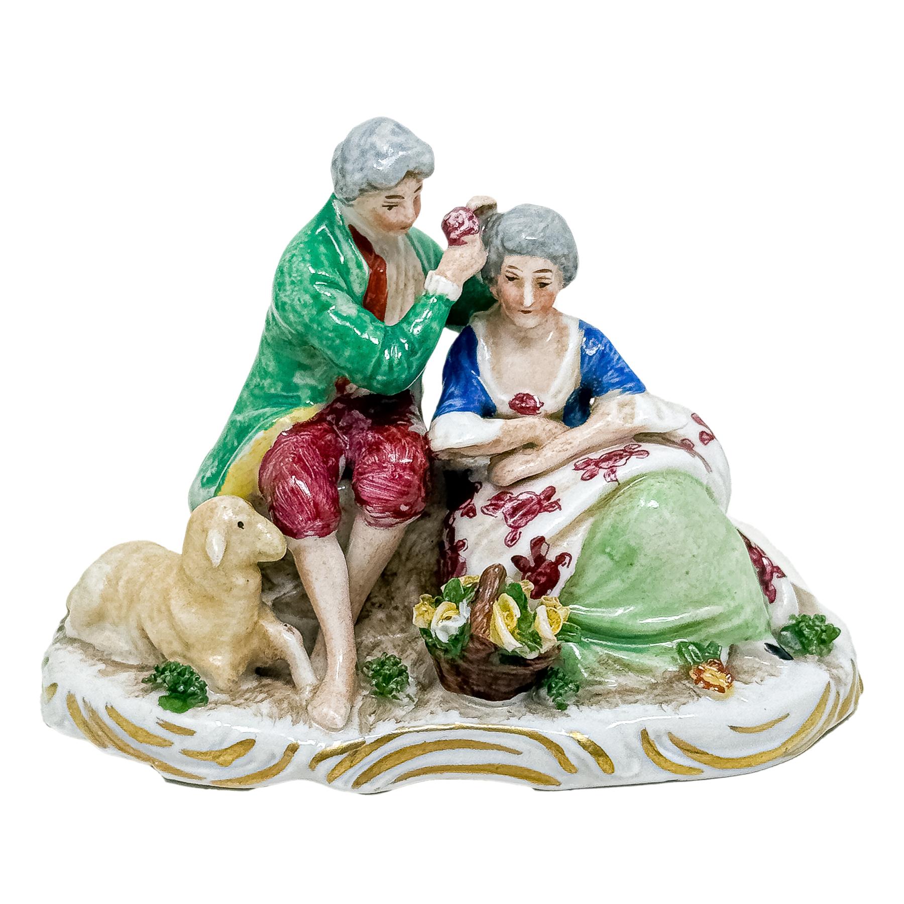 DOS FIGURAS EN PORCELANA DE MEDIADOS DEL S.XX