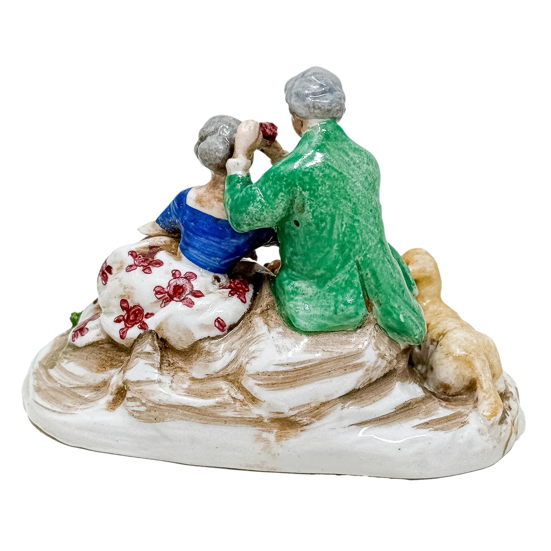 DOS FIGURAS EN PORCELANA DE MEDIADOS DEL S.XX