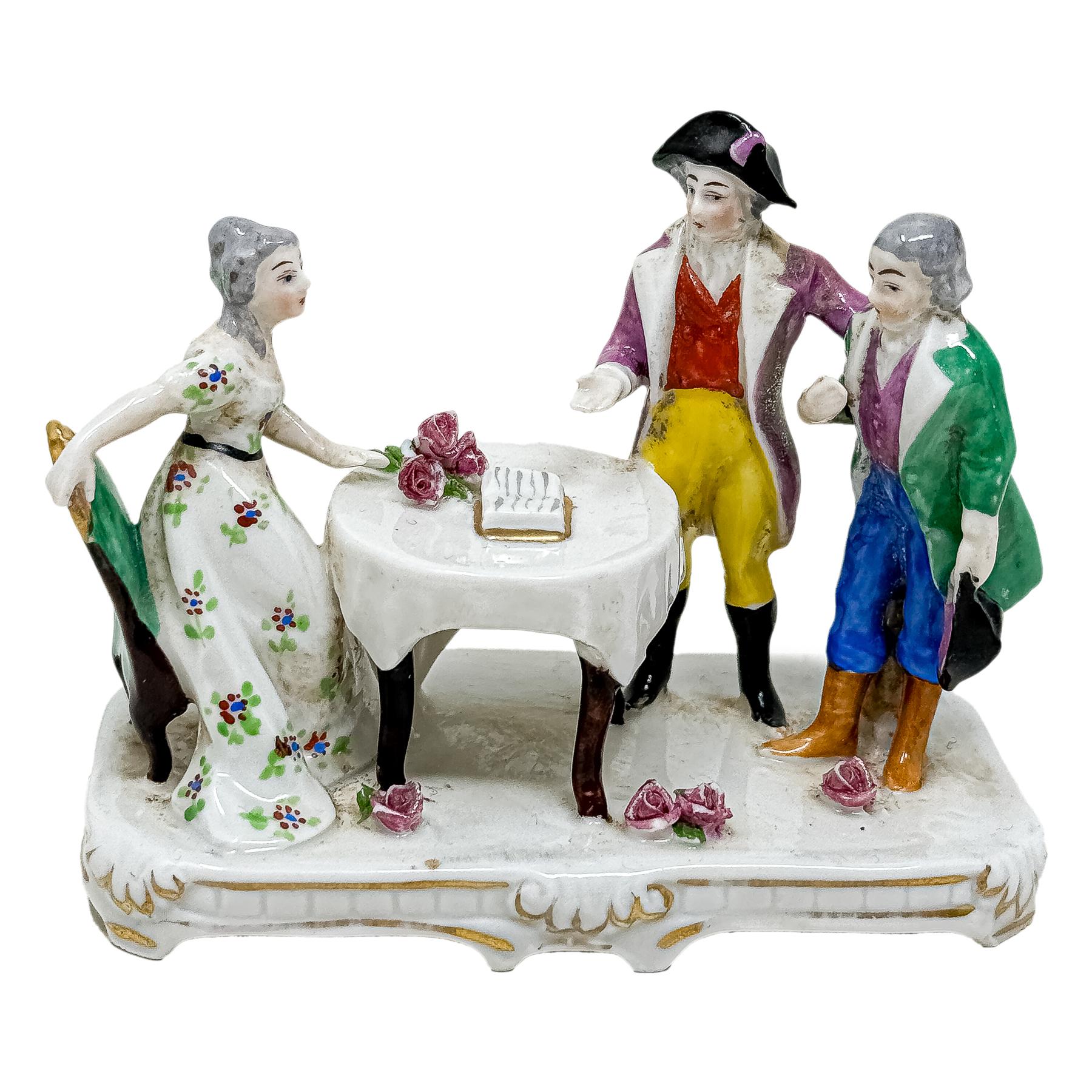 DOS FIGURAS EN PORCELANA DE MEDIADOS DEL S.XX