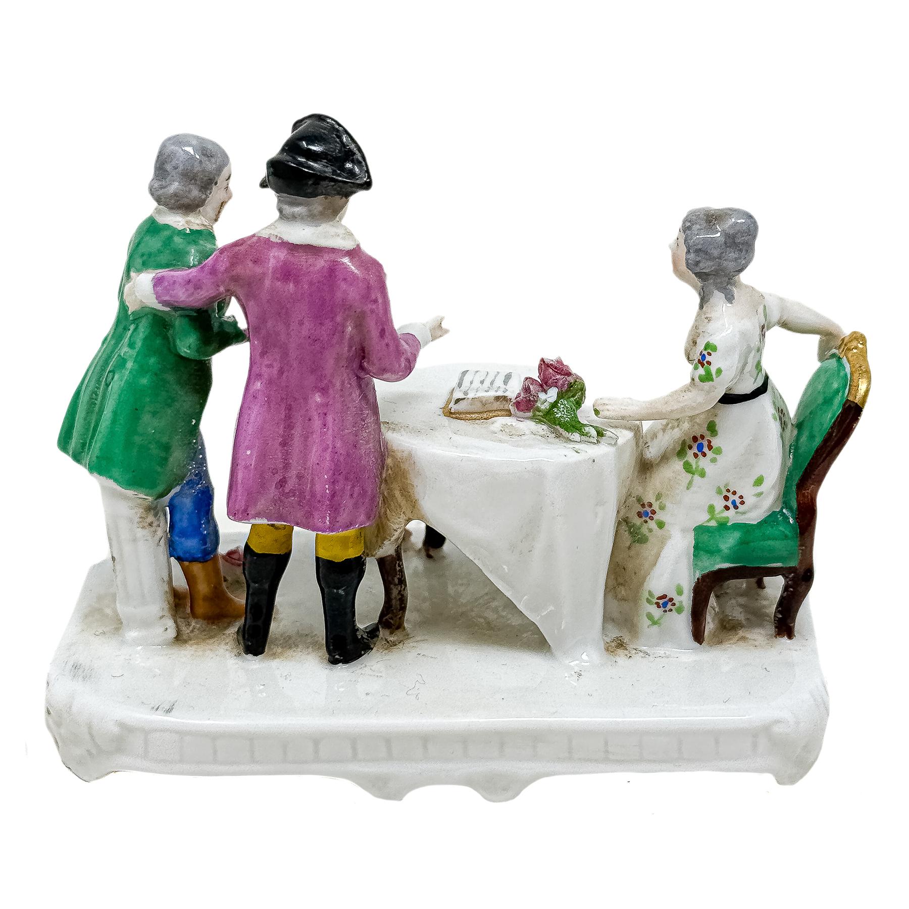 DOS FIGURAS EN PORCELANA DE MEDIADOS DEL S.XX