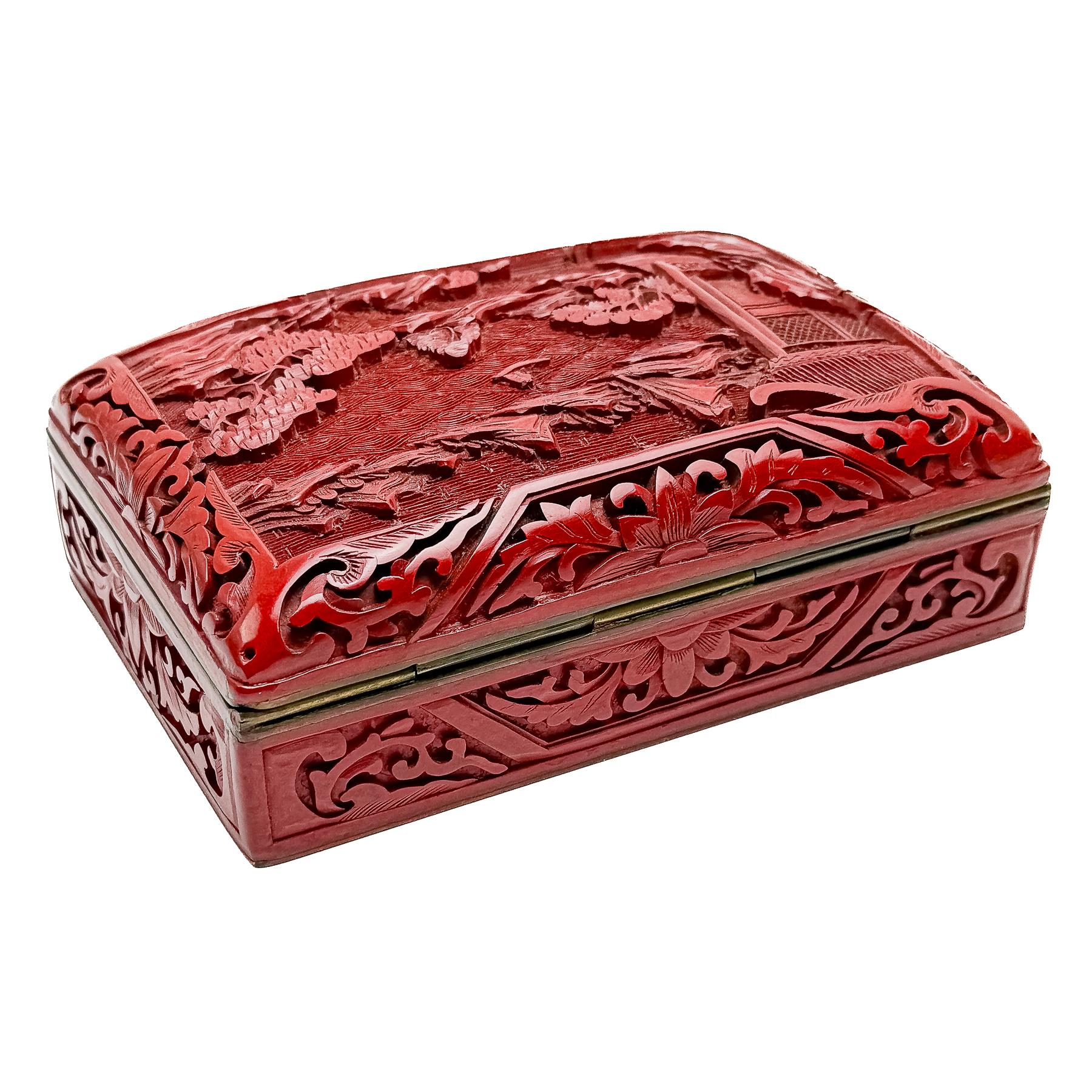 CAJA ORIENTAL LACADA  DE LA SEGUNDA MITAD DEL S.XX