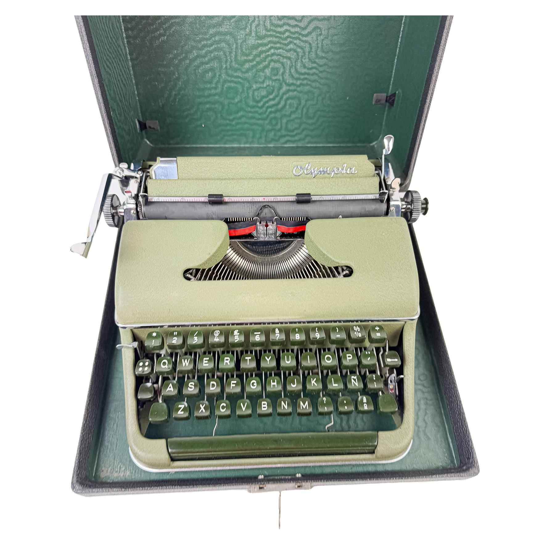 MAQUINA DE ESCRIBIR OLYMPIA DE LOS AÑOS 50