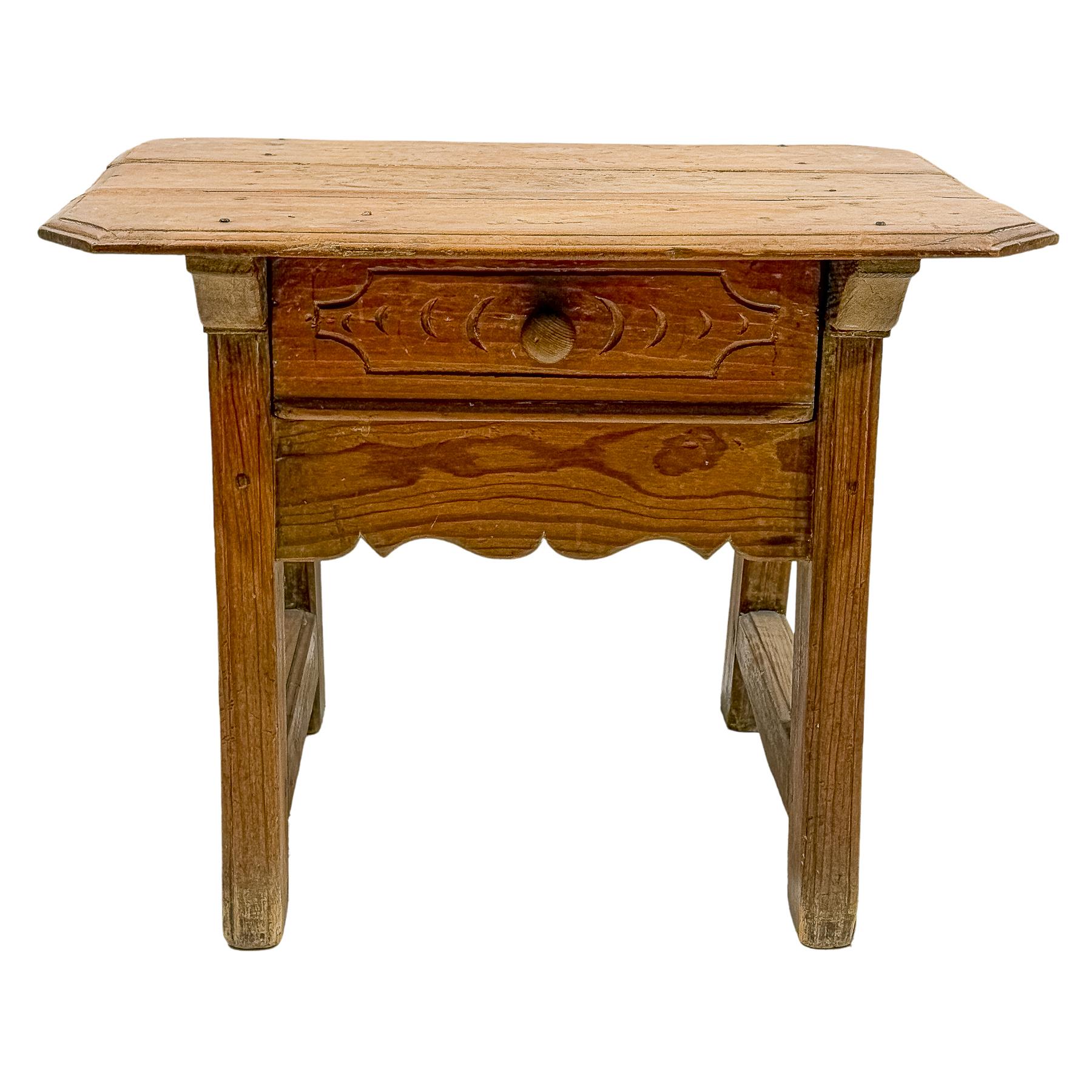 MESITA RÚSTICA DE PRIMER CUARTO DE SIGLO XX