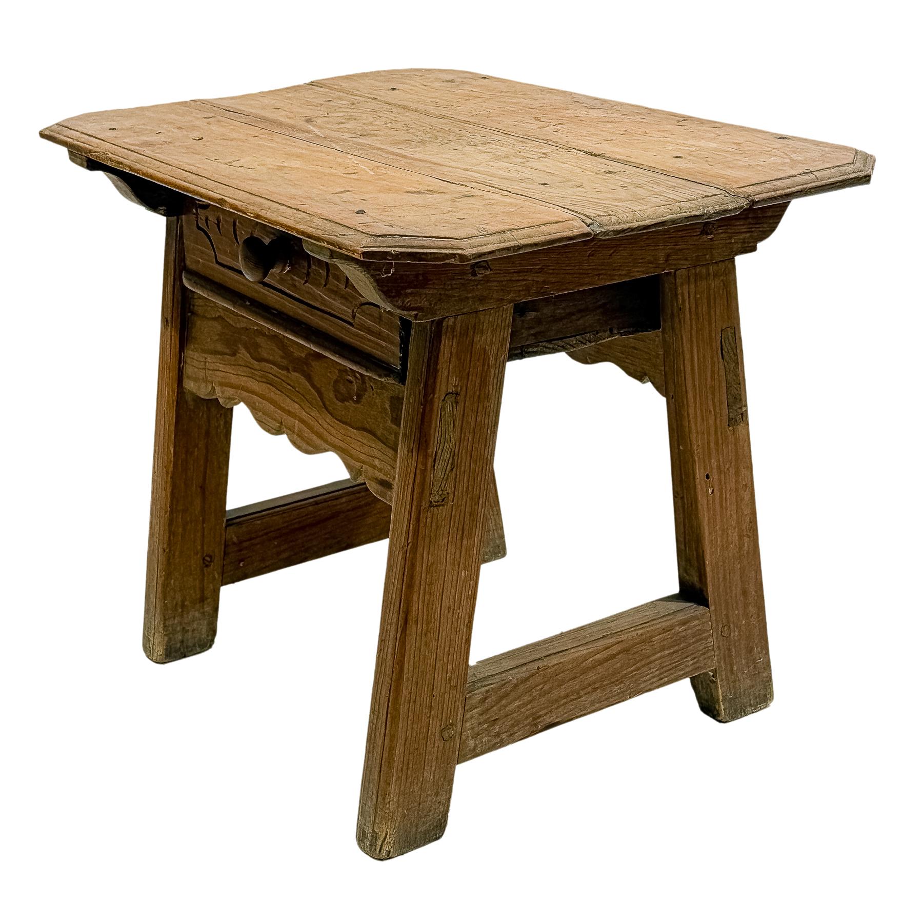 MESITA RÚSTICA DE PRIMER CUARTO DE SIGLO XX