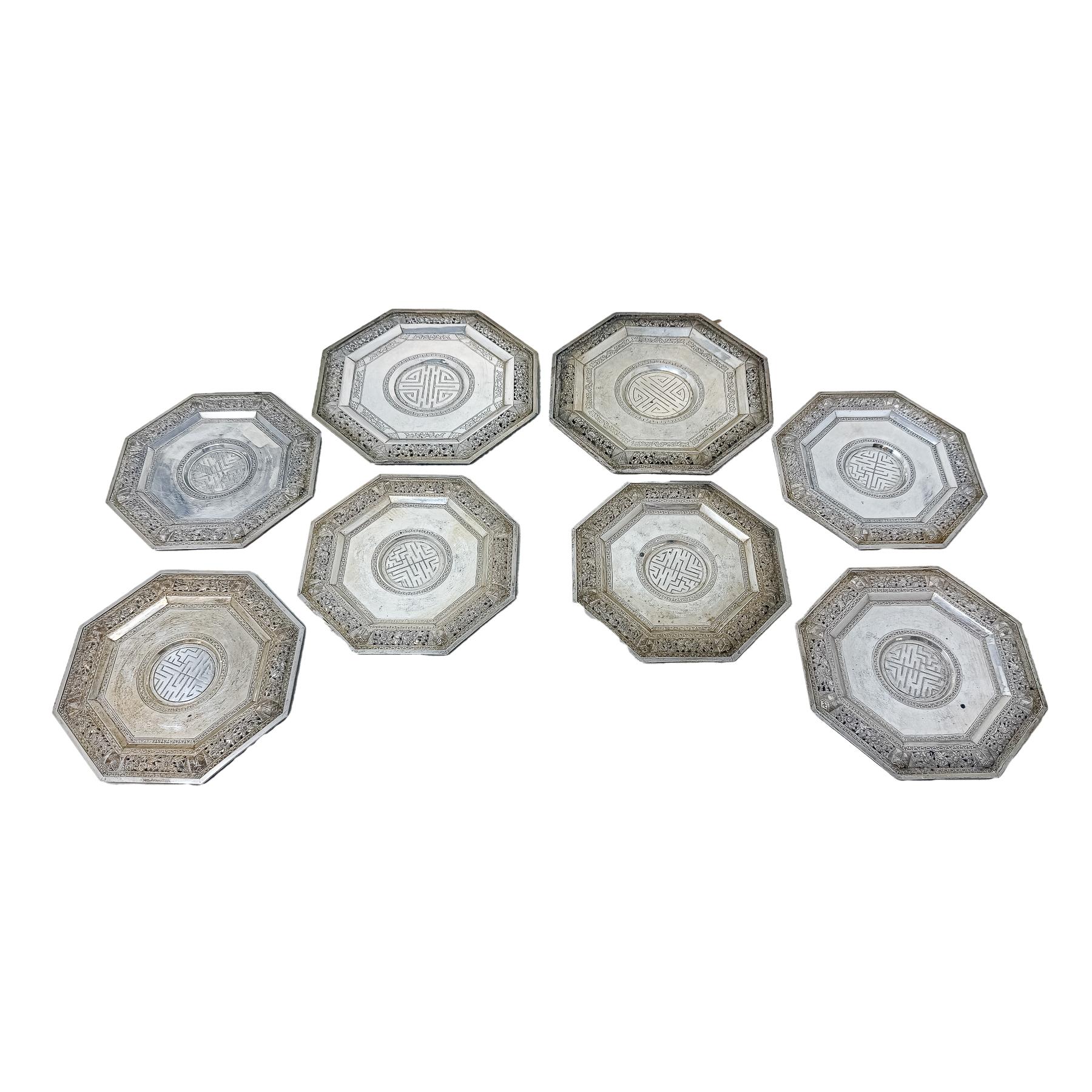 CONJUNTO DE OCHO PLATOS DE PLATA DE ÚLTIMO TERCIO S. XX