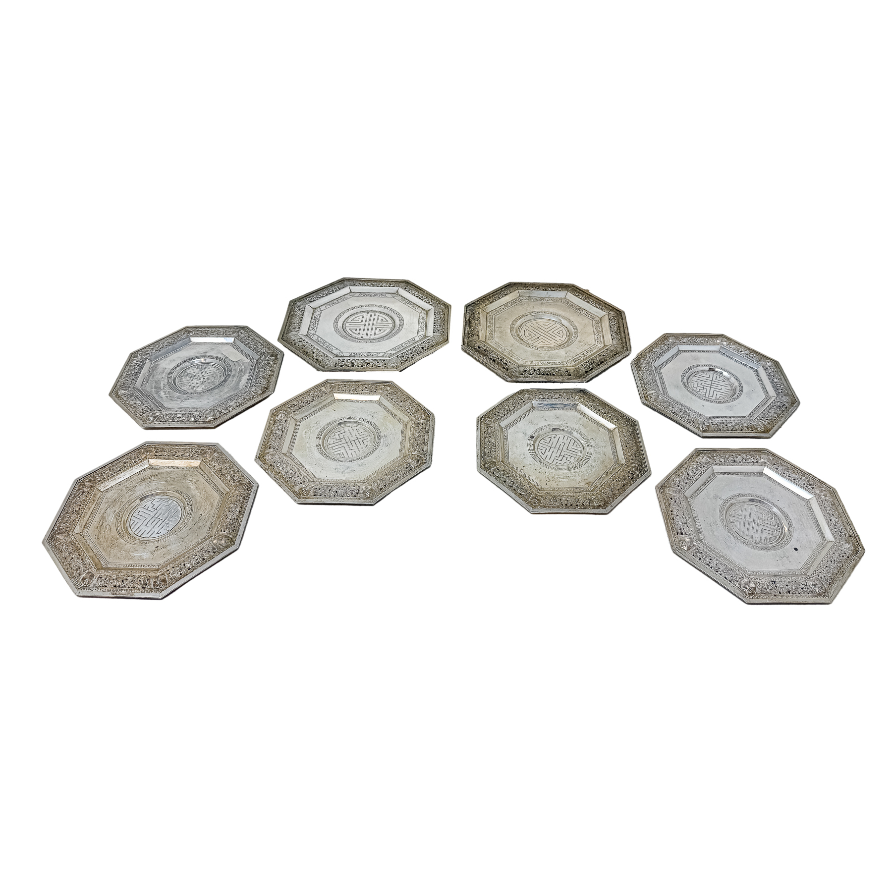 CONJUNTO DE OCHO PLATOS DE PLATA DE ÚLTIMO TERCIO S. XX