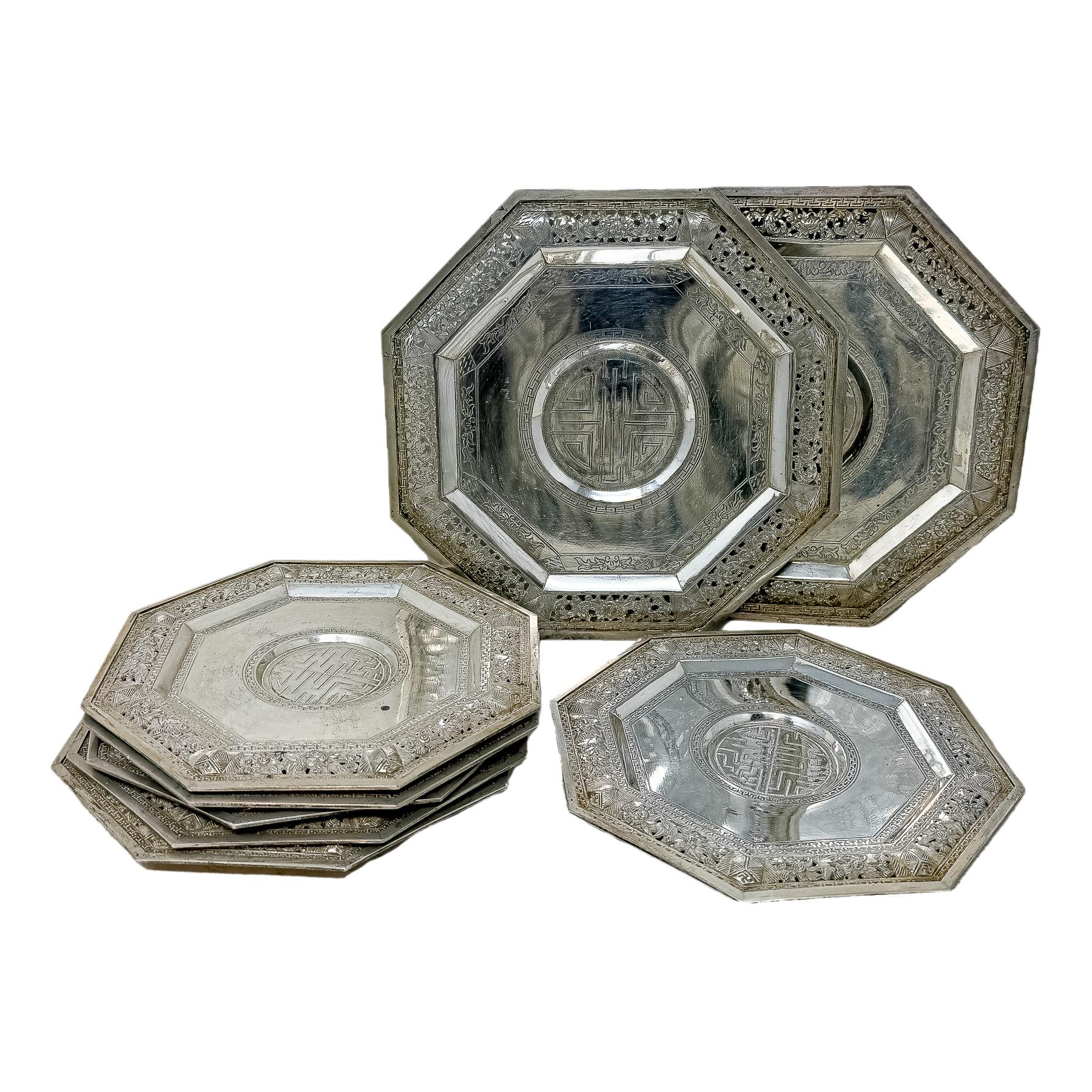 CONJUNTO DE OCHO PLATOS DE PLATA DE ÚLTIMO TERCIO S. XX