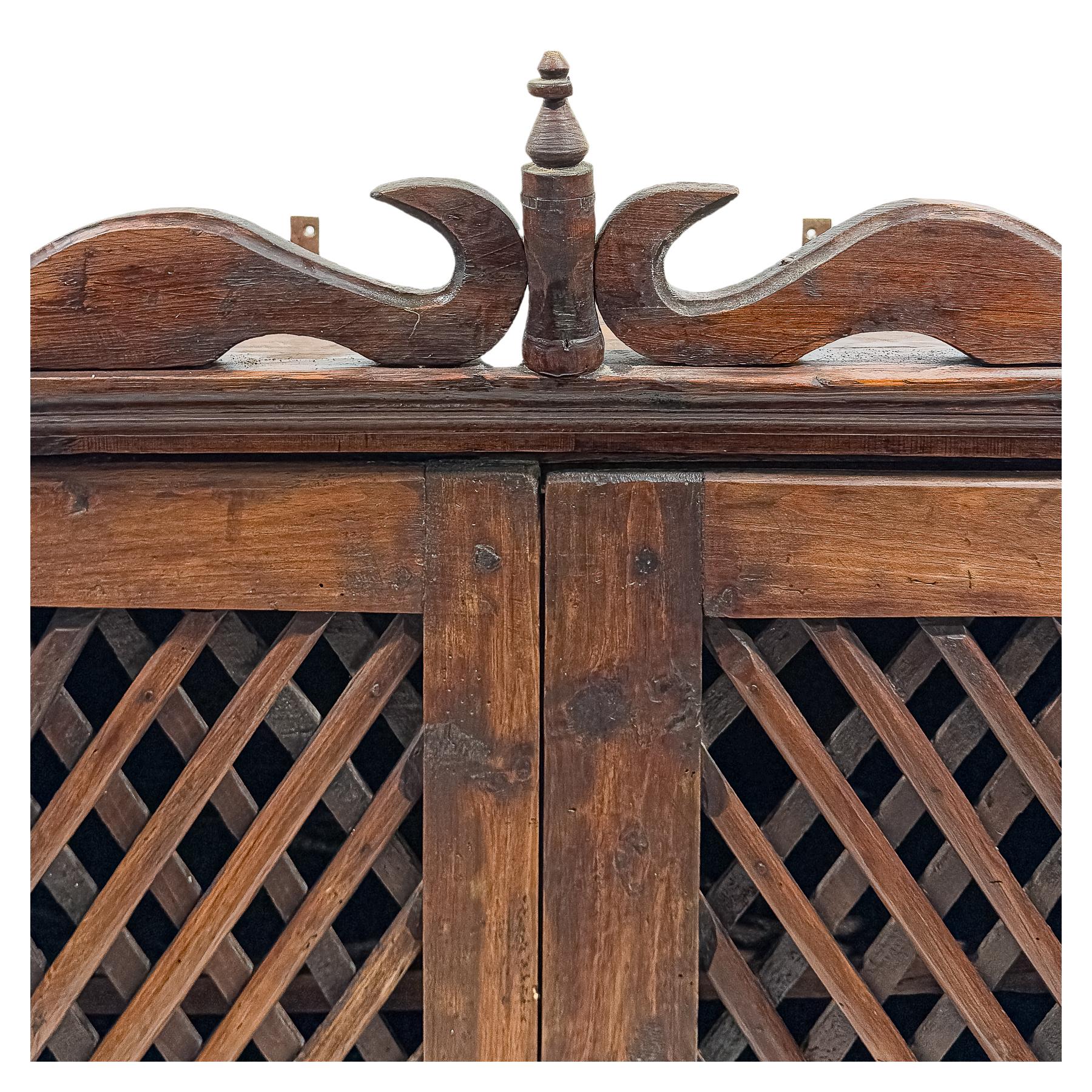 PEQUEÑO MUEBLE RÚSTICO DE FINALES DE SIGLO XIX