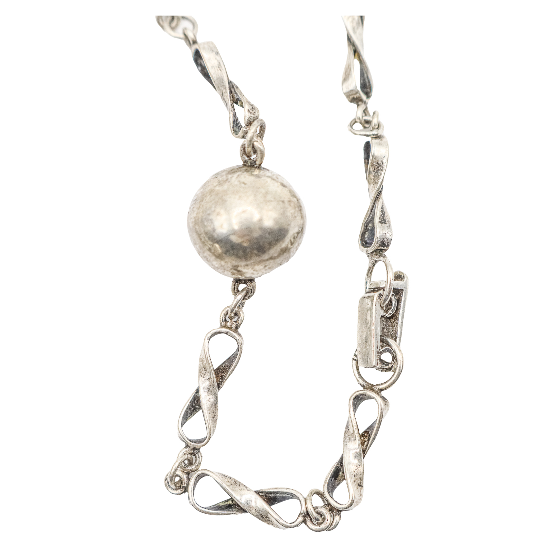 COLLAR CON BOLAS DE PLATA