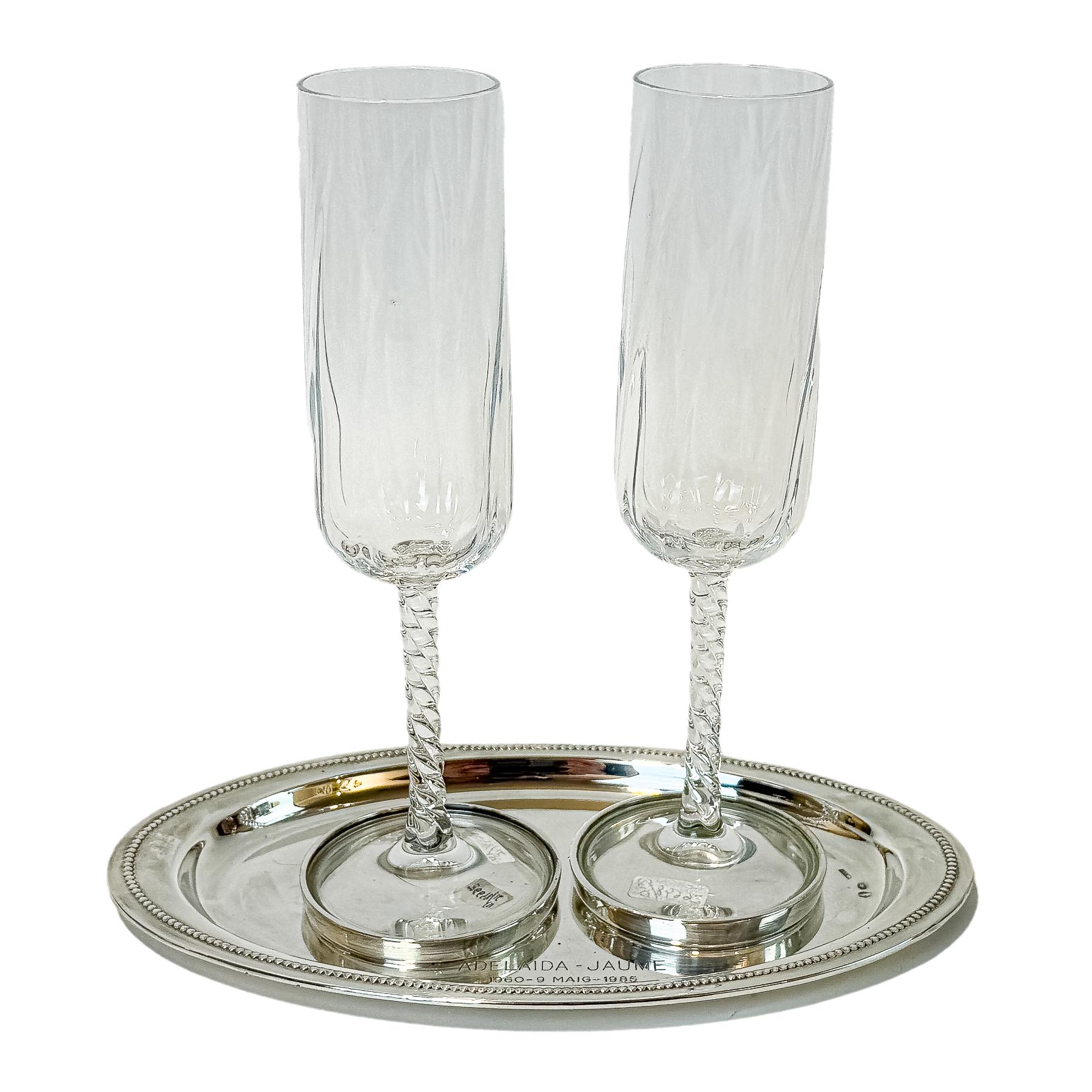 BANDEJA EN PLATA Y DOS COPAS DE CAVA DE FINALES DEL SIGLO XX