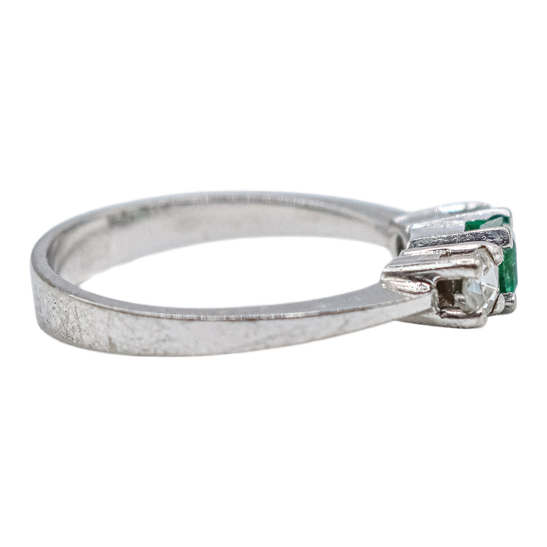 ANILLO CON ESMERALDA Y DIAMANTES