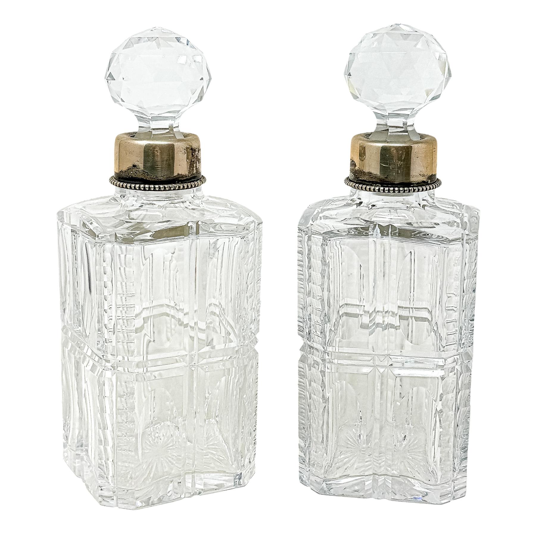 PAREJA DE BOTELLAS LICORERAS DE MEDIADOS S.XX