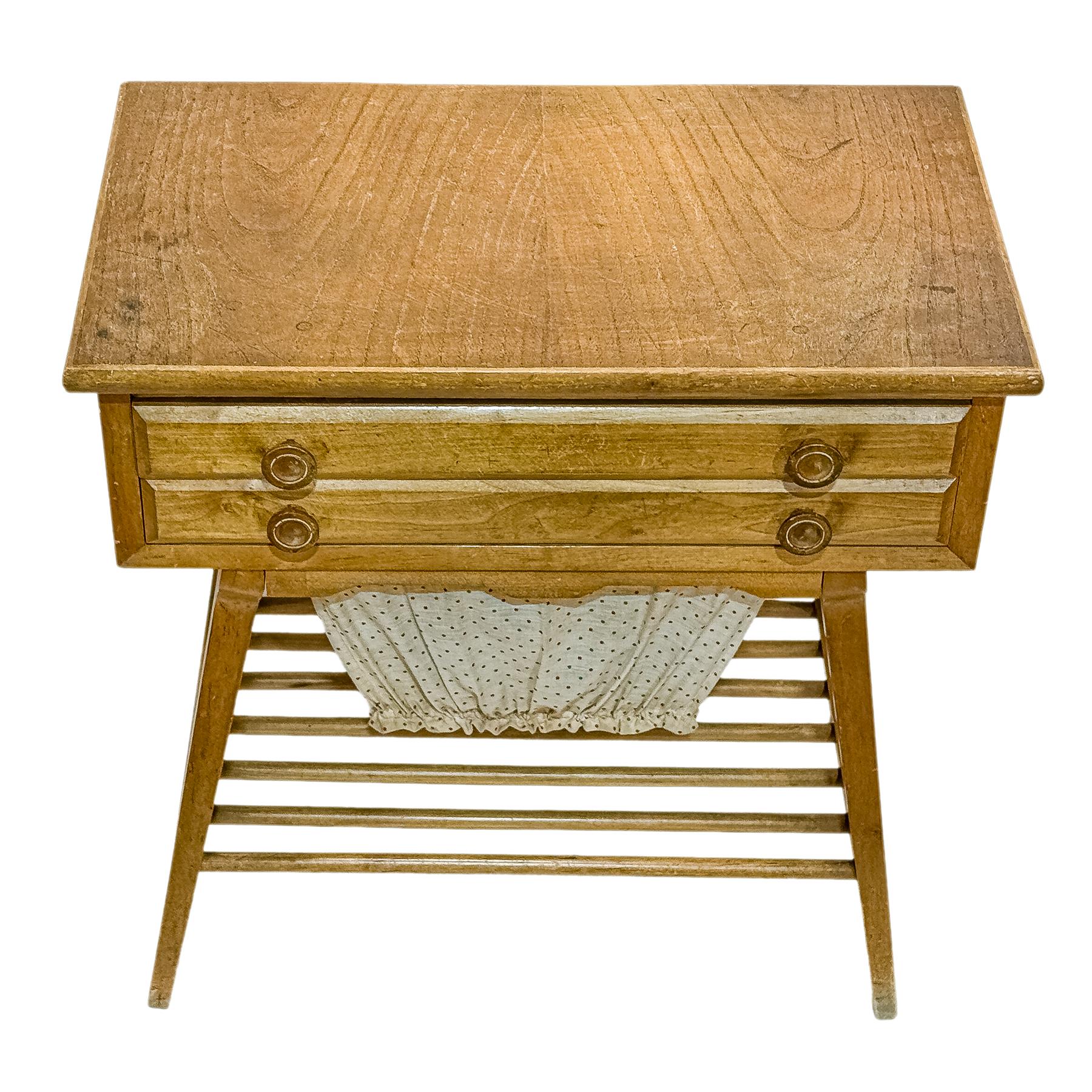 PEQUEÑO MUEBLE COSTURERO DE LOS AÑOS 50
