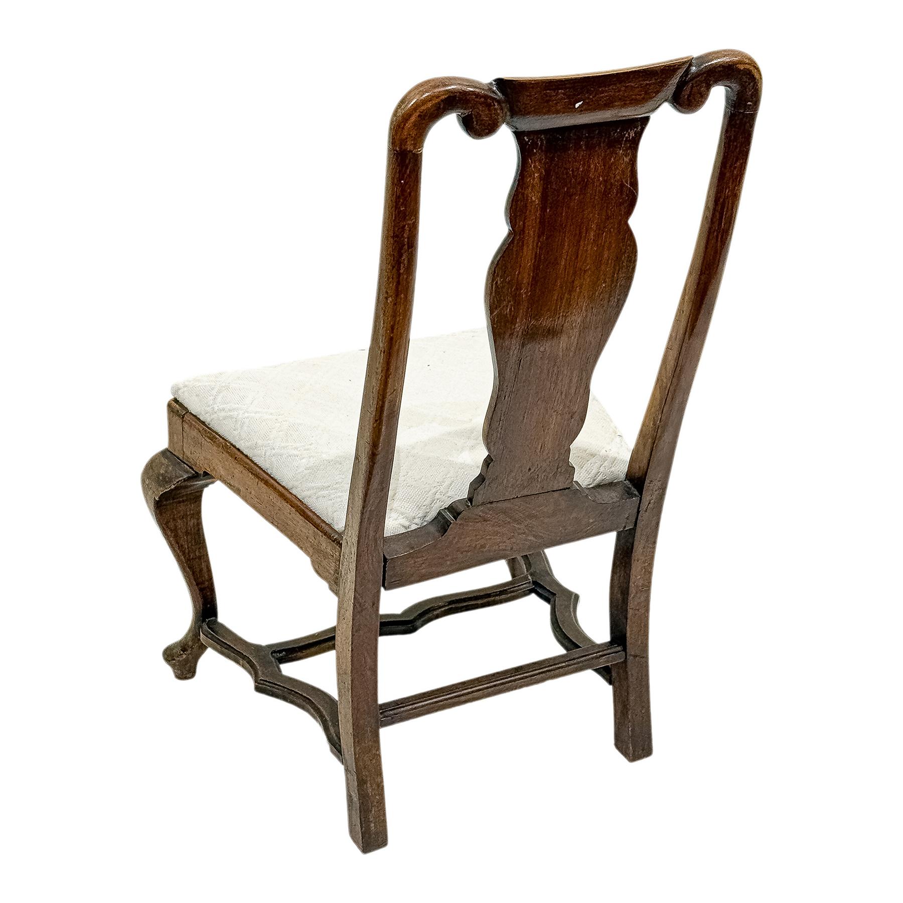 SILLA ESTILO REINA ANA DEL PRIMER TERCIO DE SIGLO XX