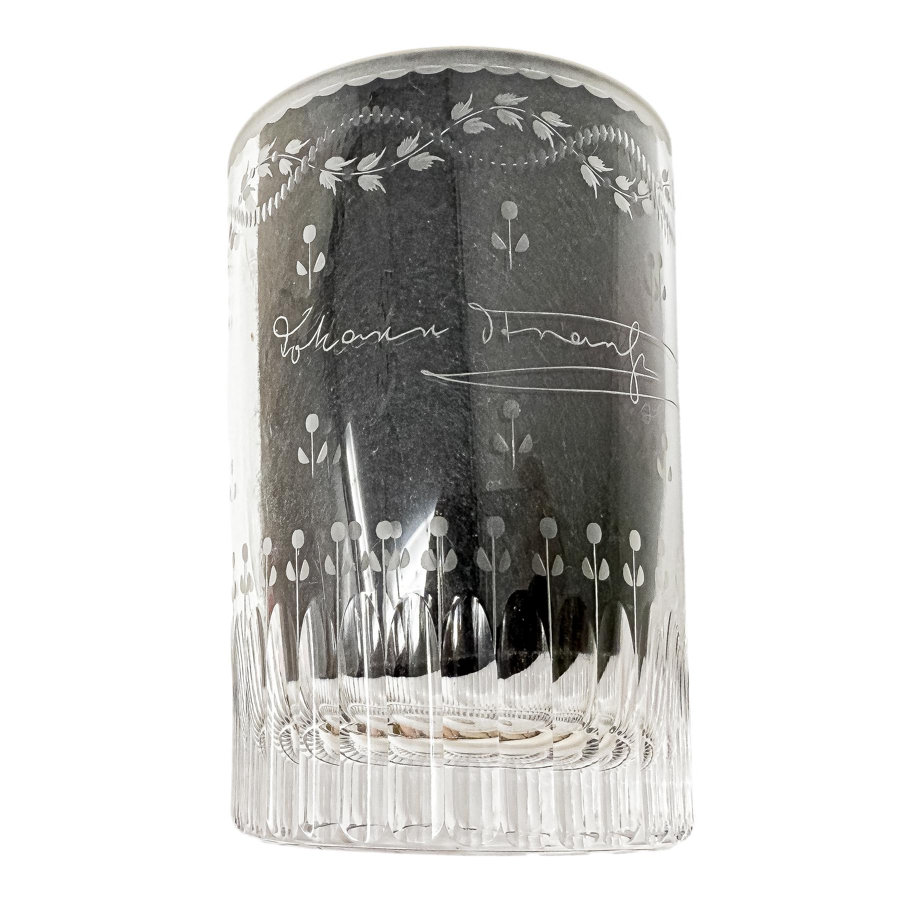 PAREJA DE VASOS TALLADOS DEL ÚLTIMO CUARTO DEL S.XX