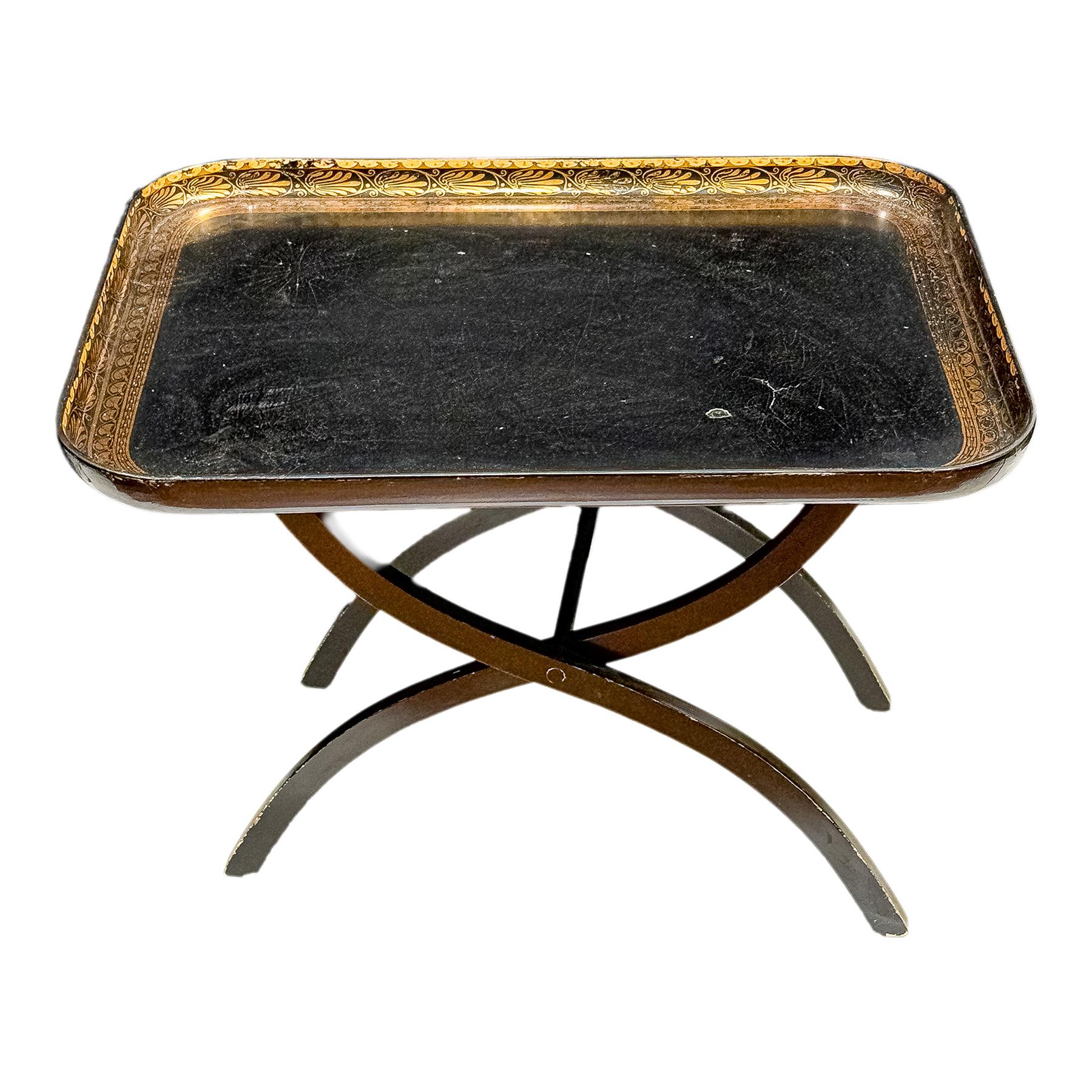 MESITA AUXILIAR  CON BANDEJA LACADA DE PP. S. XX 