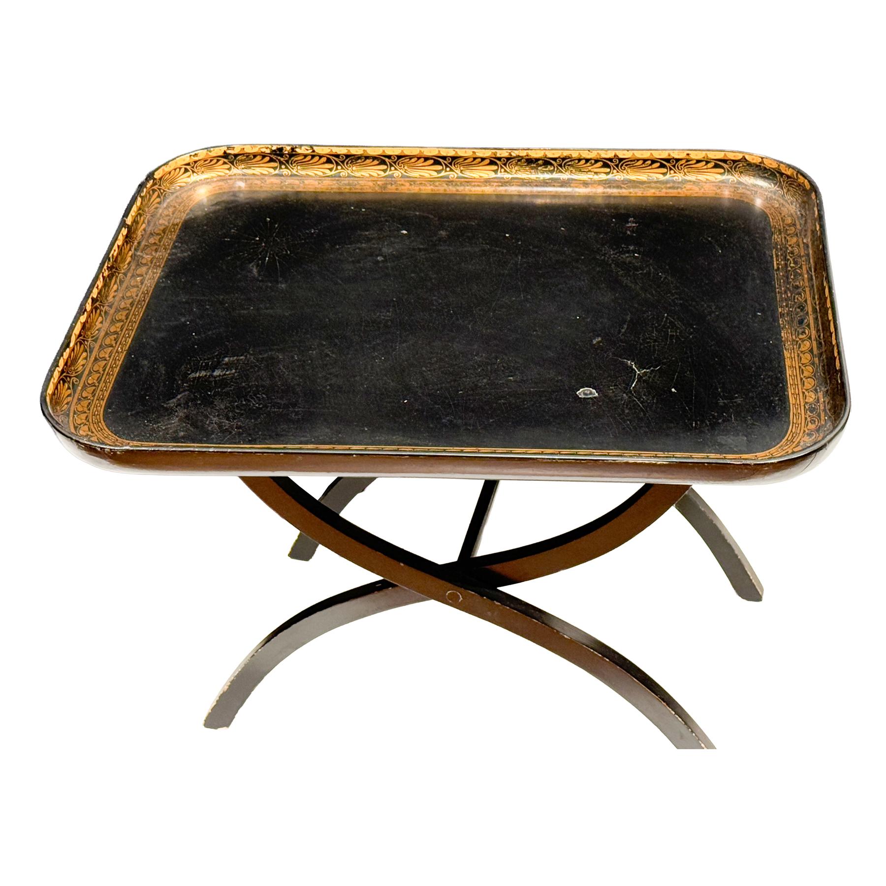 MESITA AUXILIAR  CON BANDEJA LACADA DE PP. S. XX 