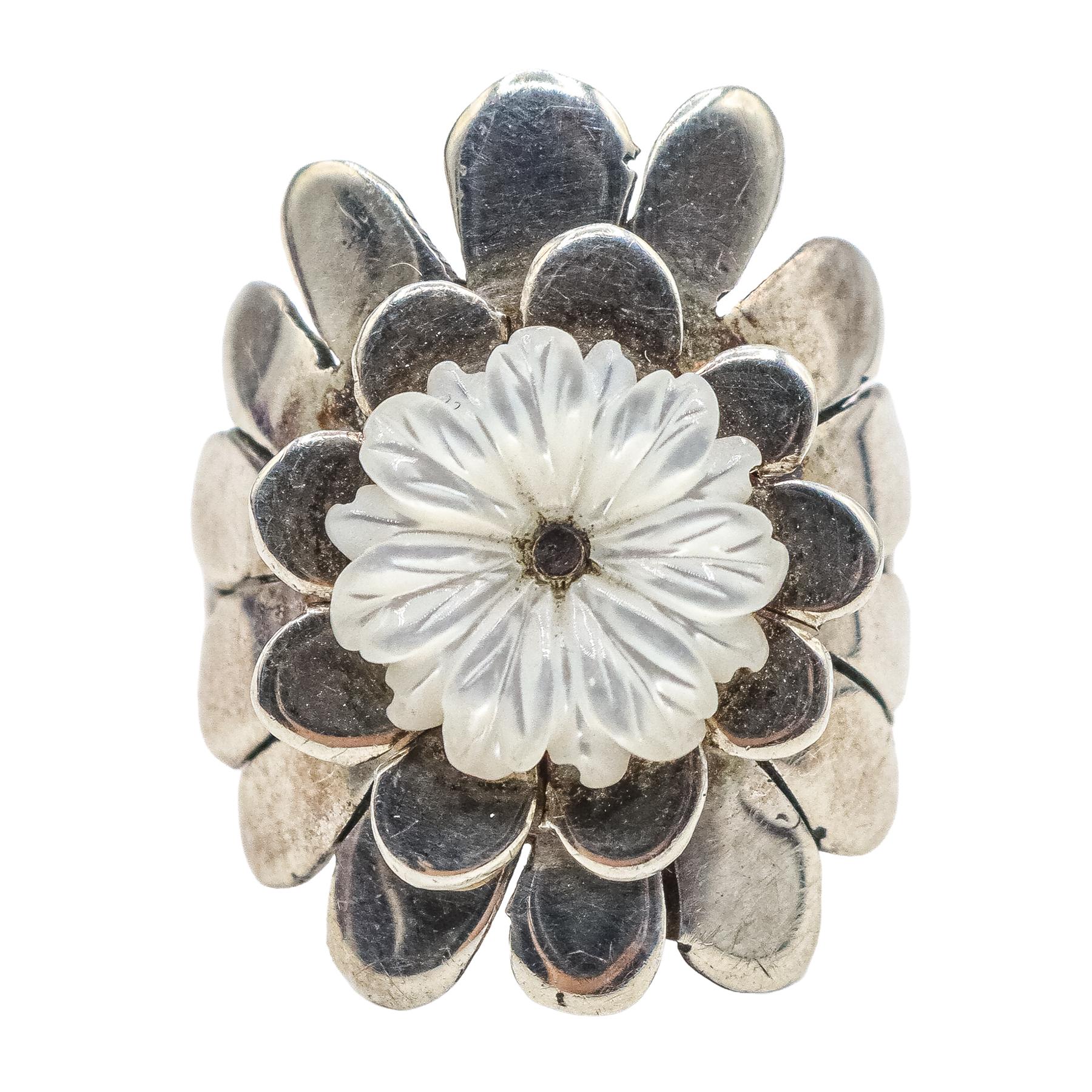 ANILLO FLOR CON NÁCAR