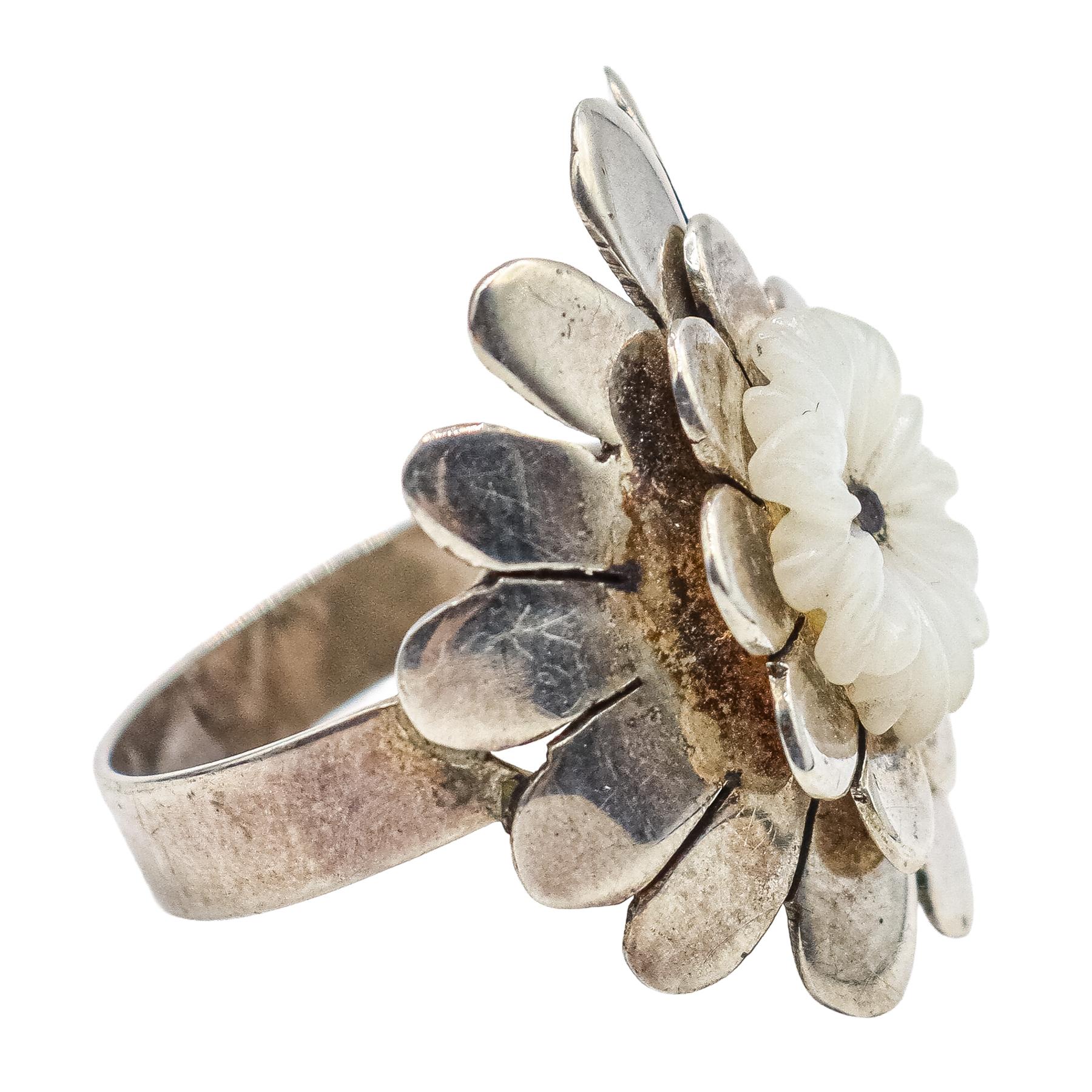 ANILLO FLOR CON NÁCAR